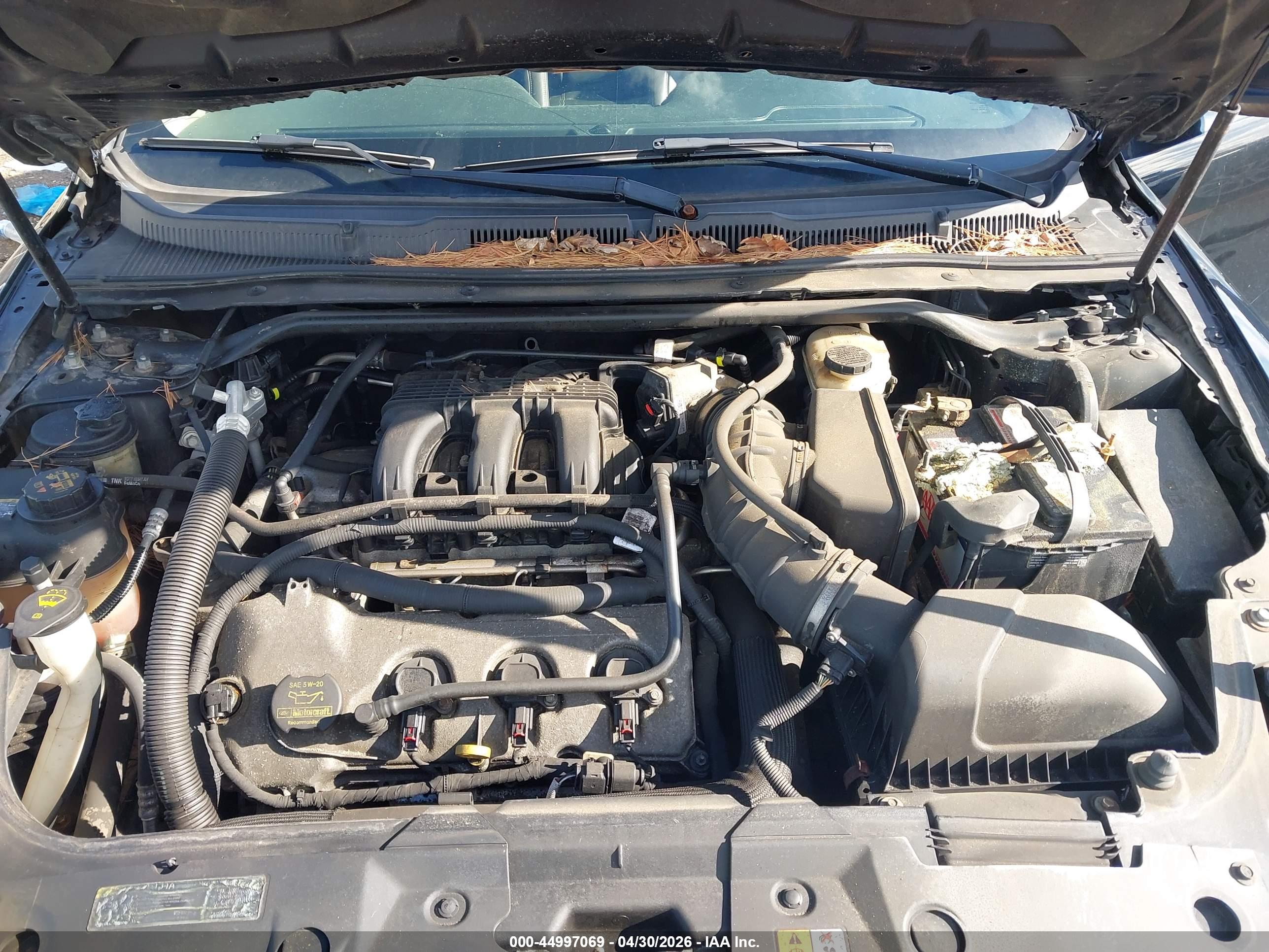 FORD TAURUS image 10