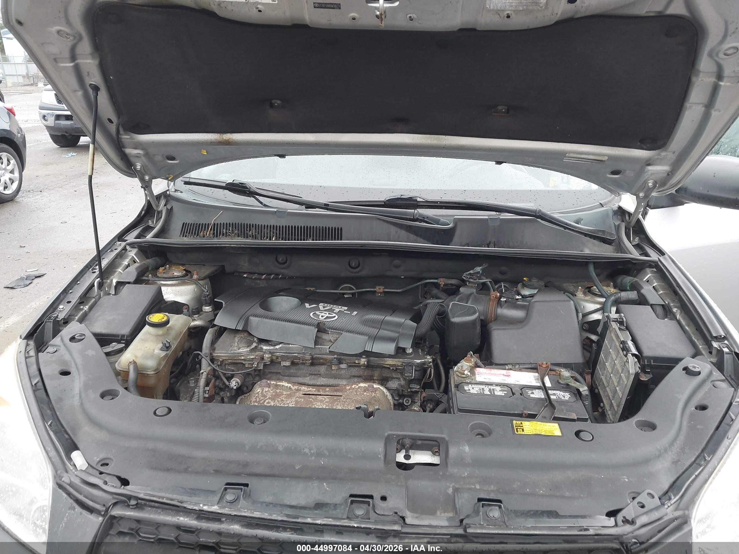TOYOTA RAV4 image 10