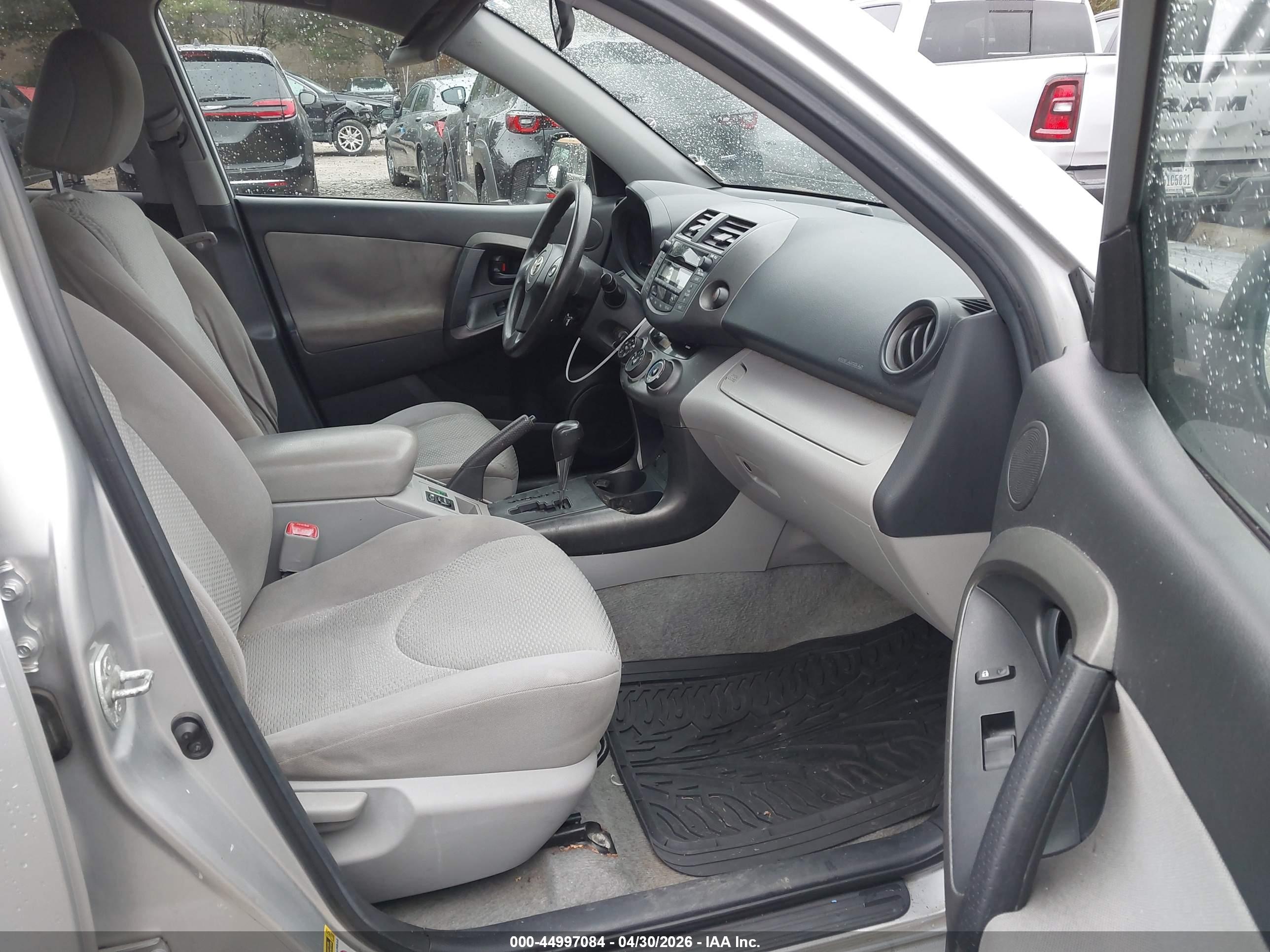 TOYOTA RAV4 image 5