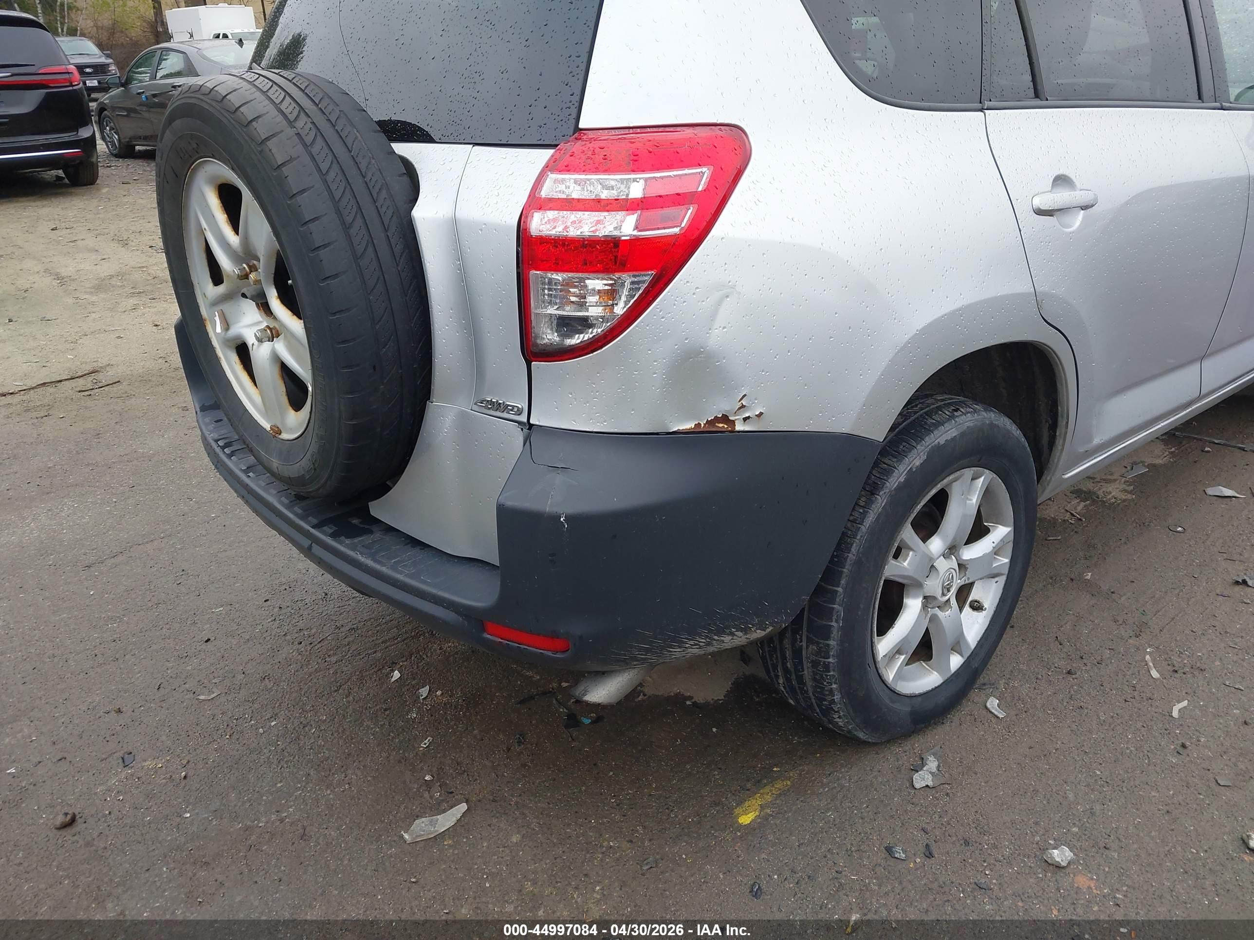 TOYOTA RAV4 image 6