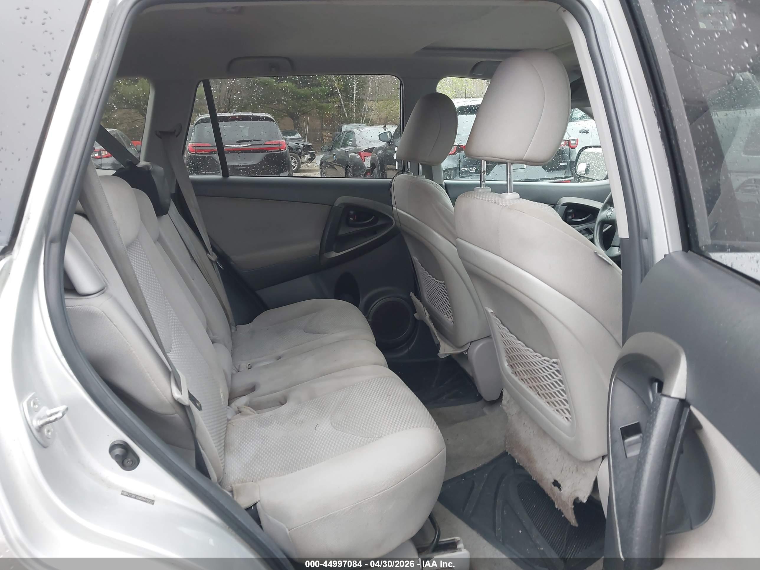 TOYOTA RAV4 image 8