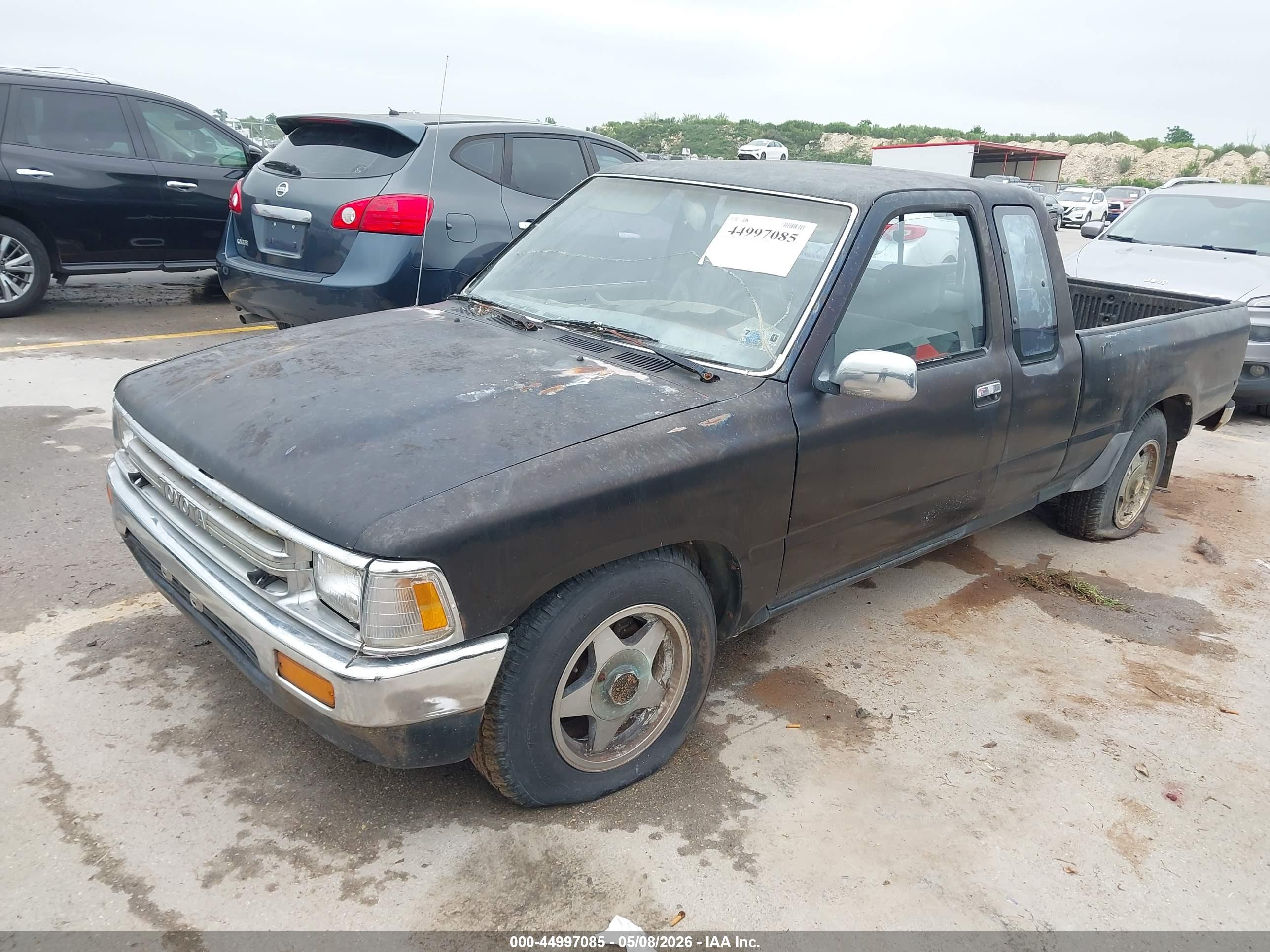 TOYOTA PICKUP image 2