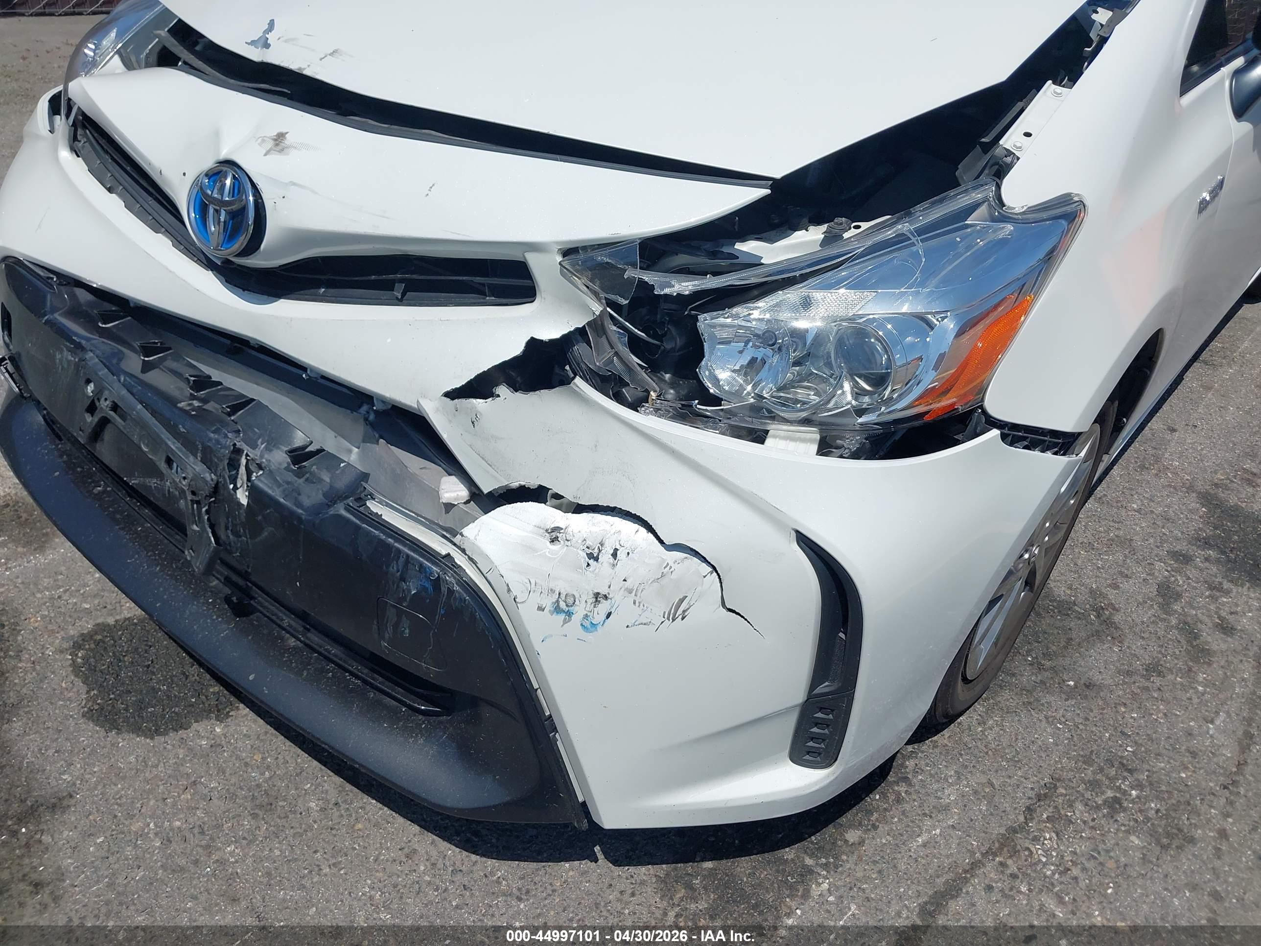 TOYOTA PRIUS image 6