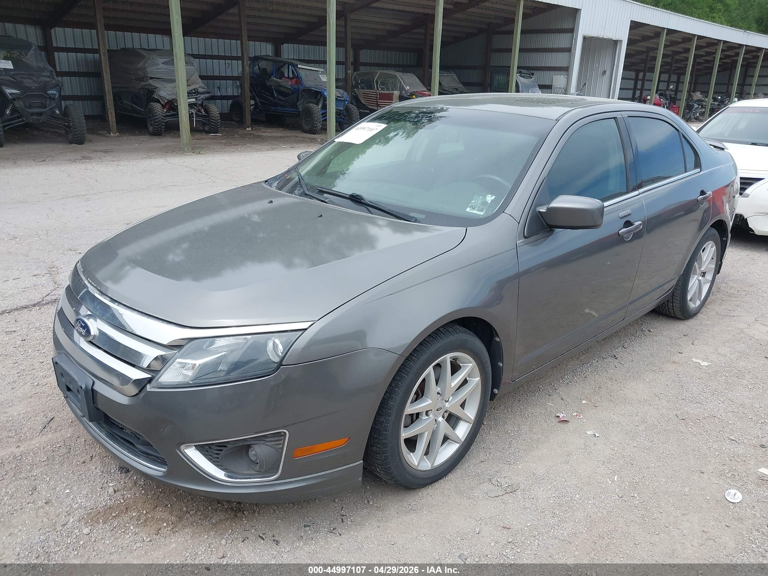 FORD FUSION image 2
