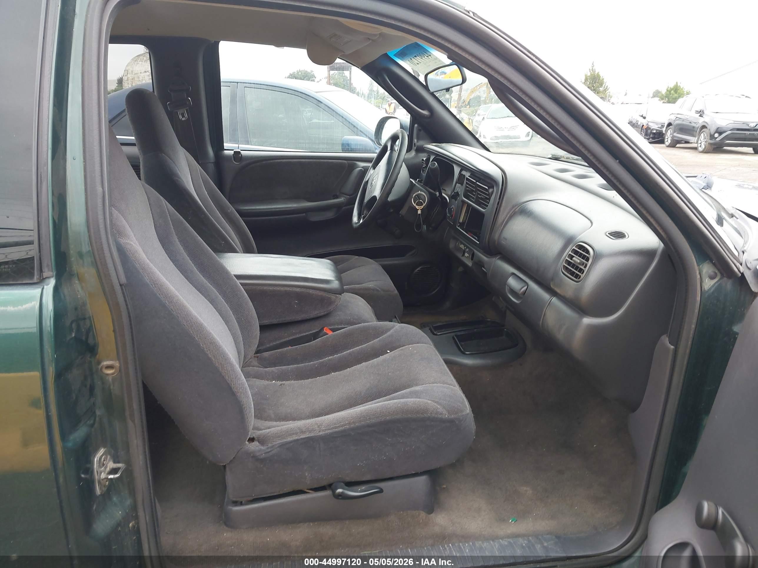 DODGE DAKOTA image 5