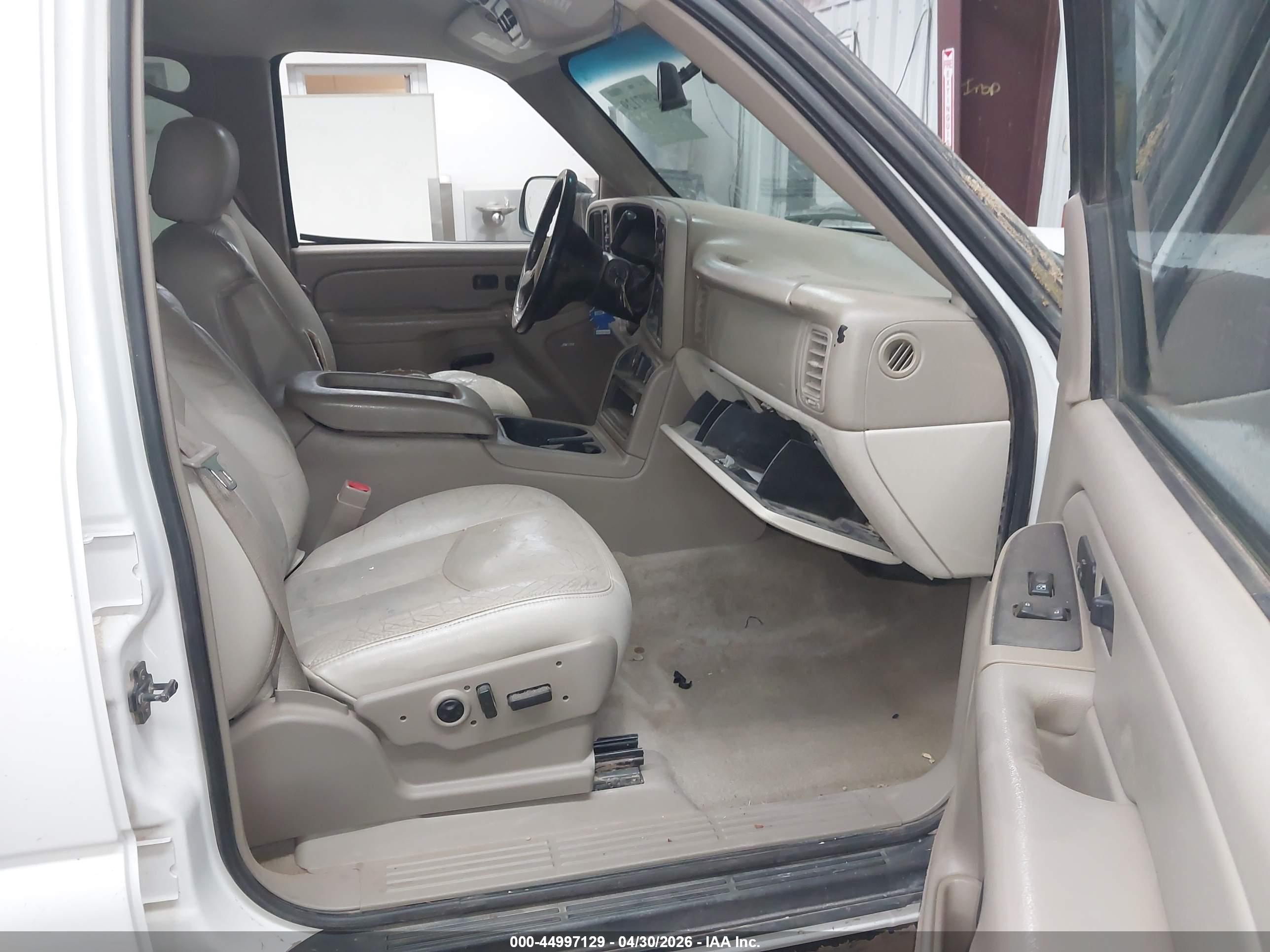 CHEVROLET SUBURBAN image 5