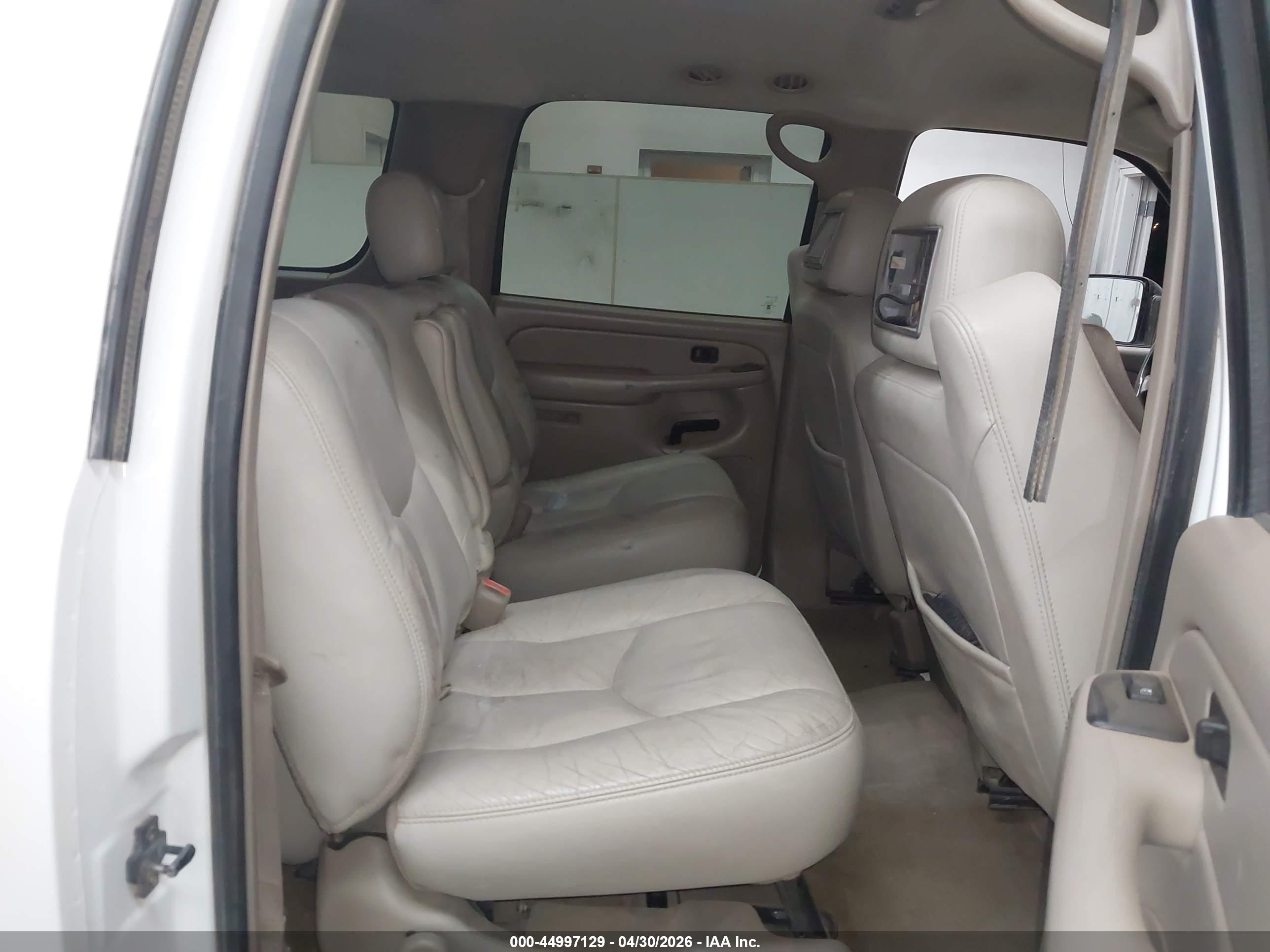 CHEVROLET SUBURBAN image 8