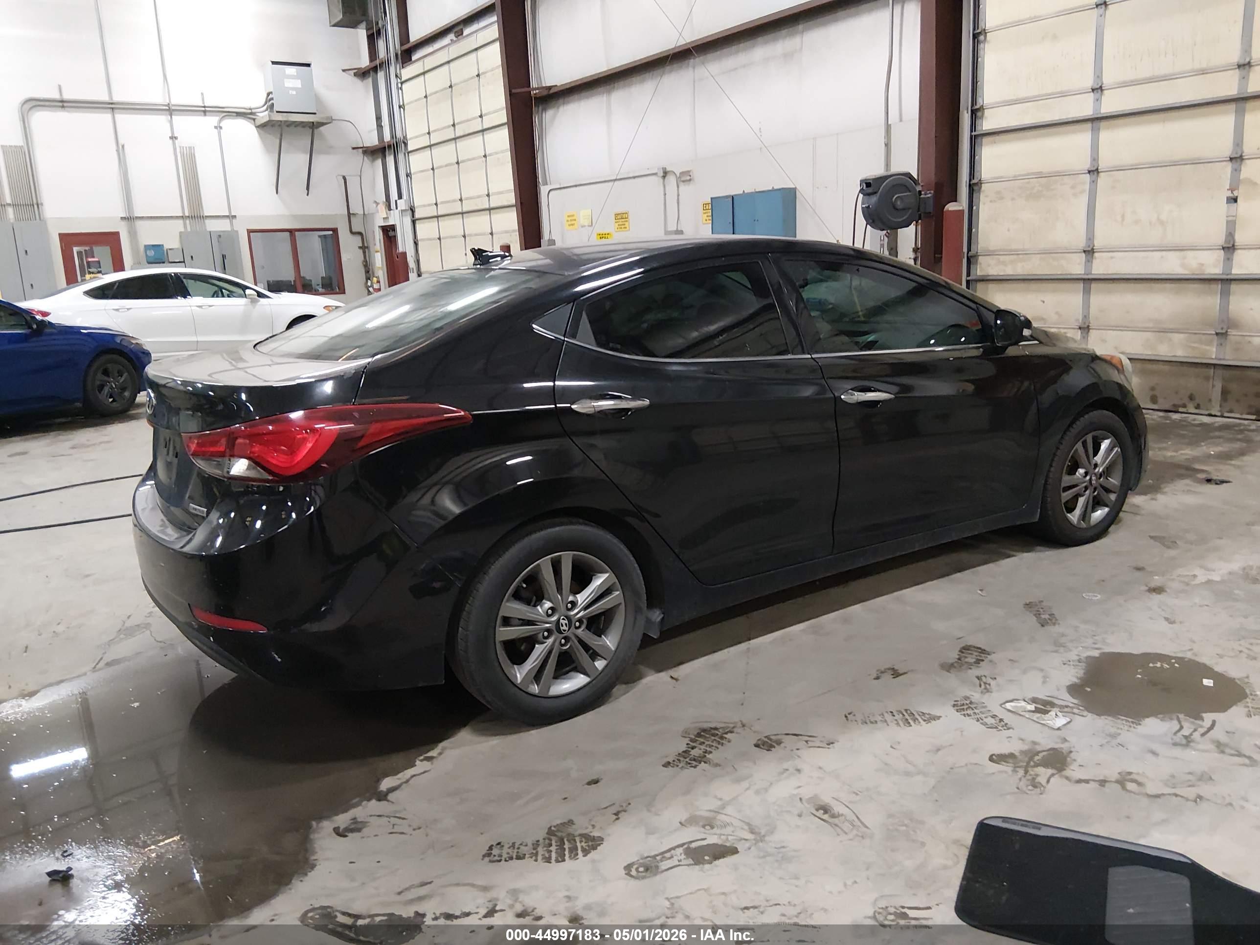 HYUNDAI ELANTRA image 4