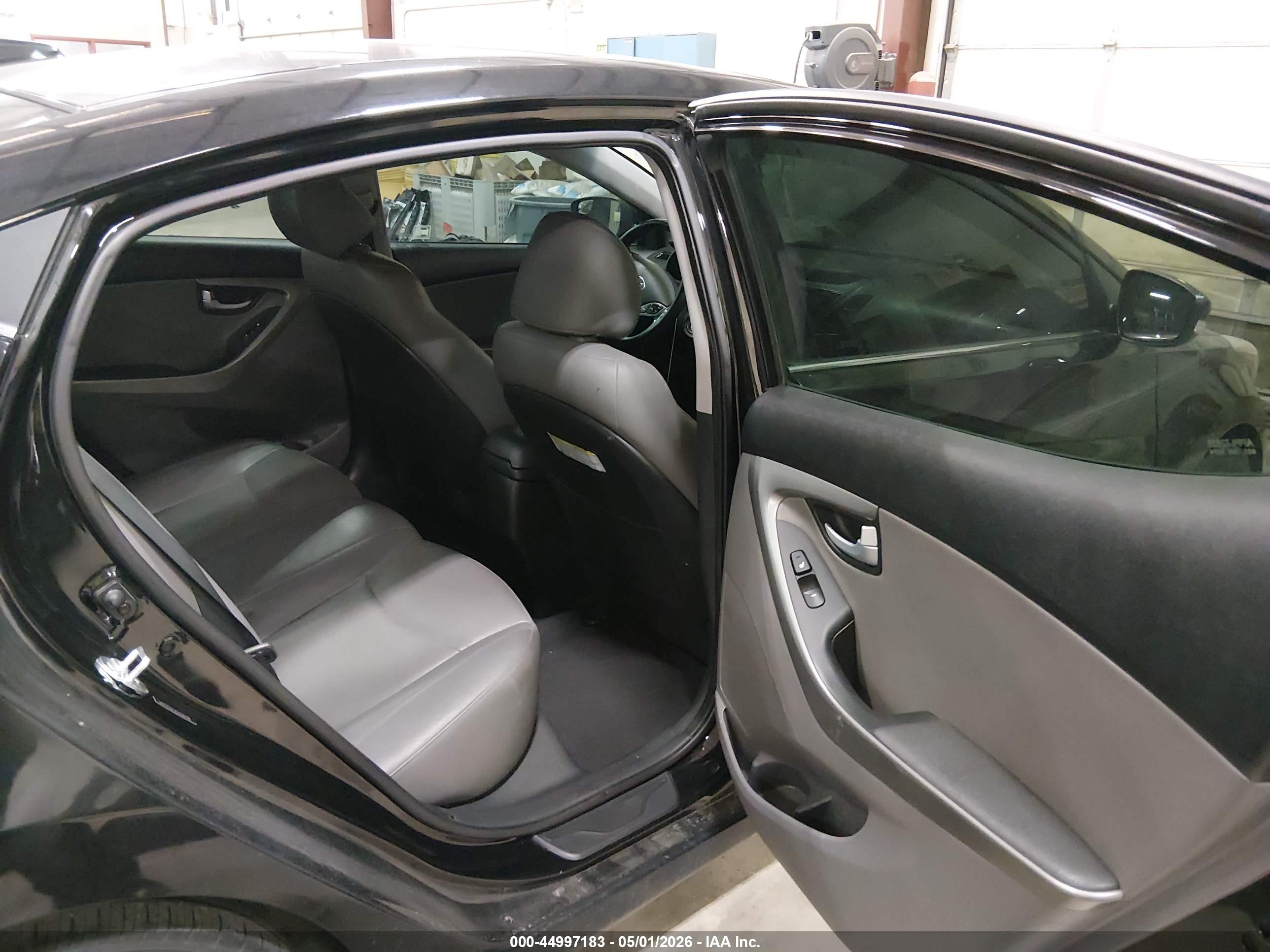 HYUNDAI ELANTRA image 8