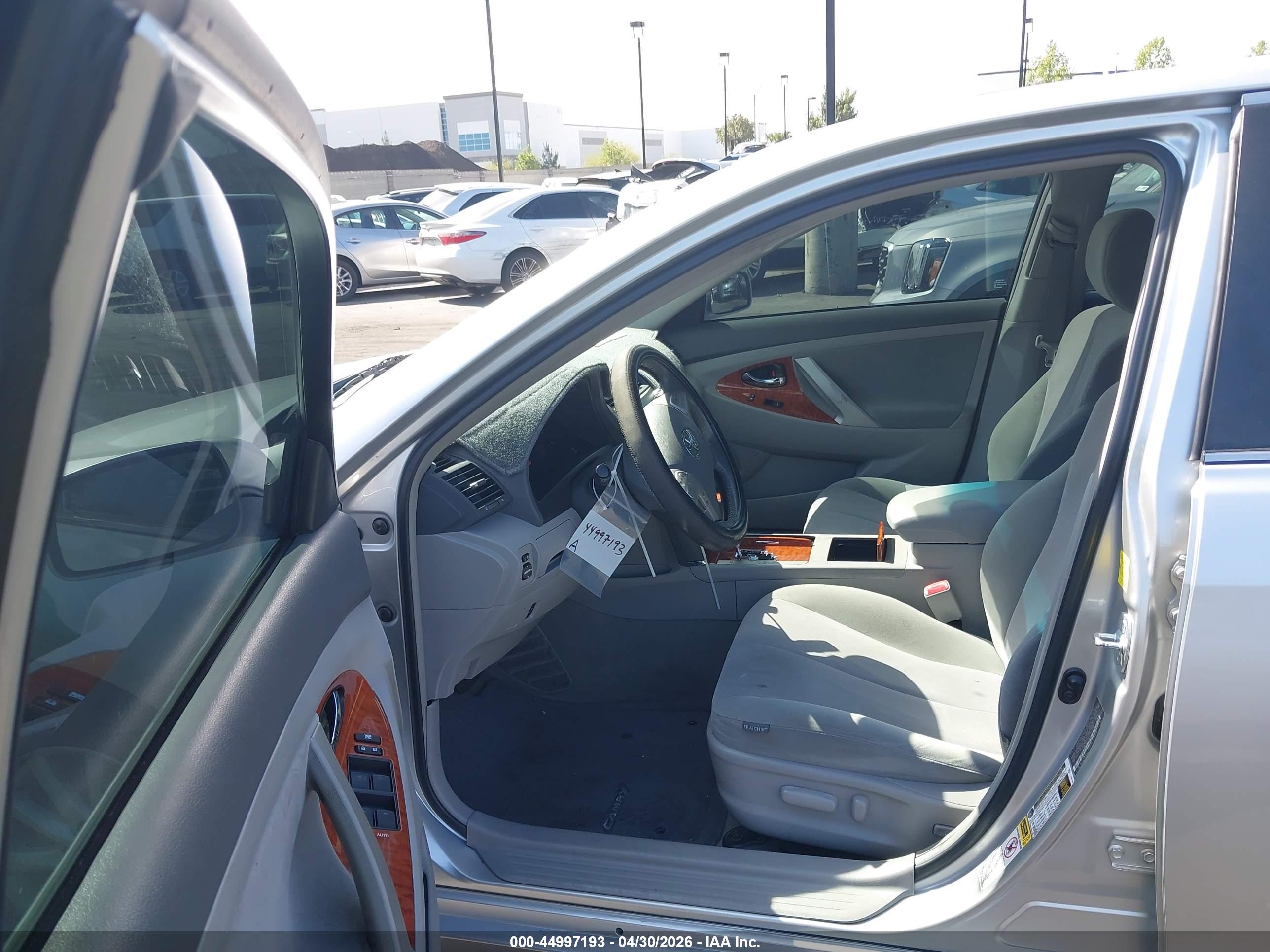TOYOTA CAMRY image 5