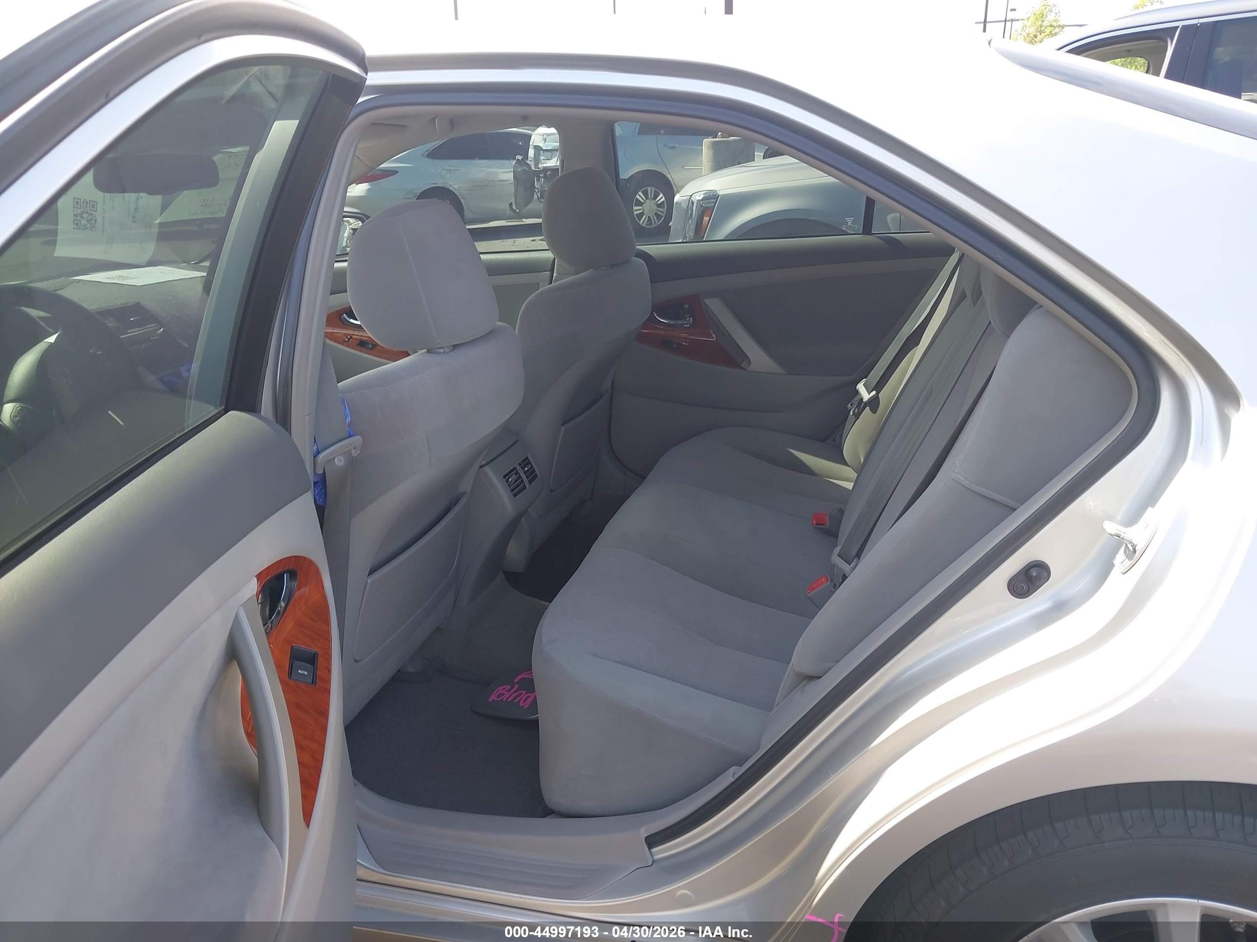 TOYOTA CAMRY image 8