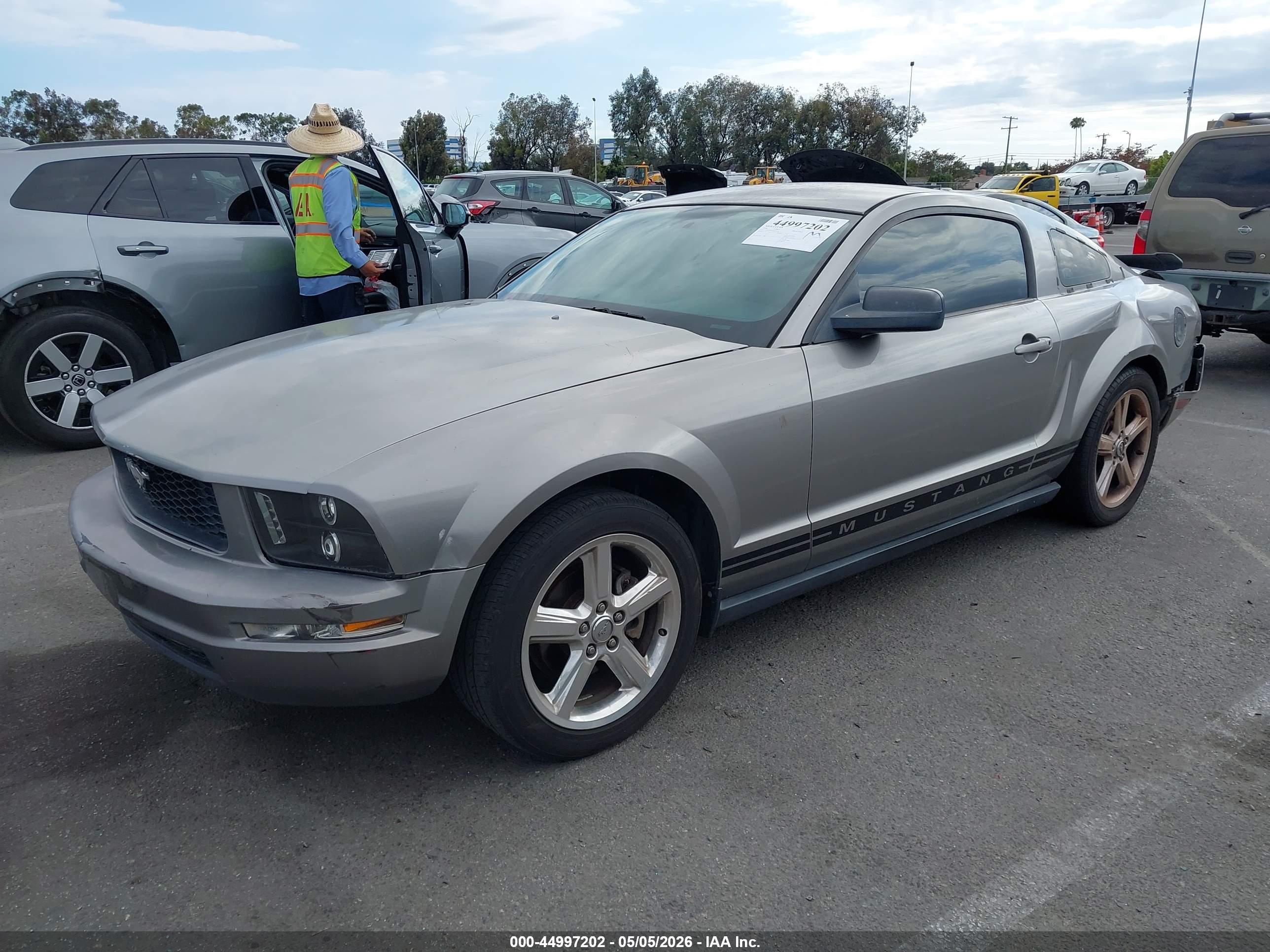 FORD MUSTANG image 2