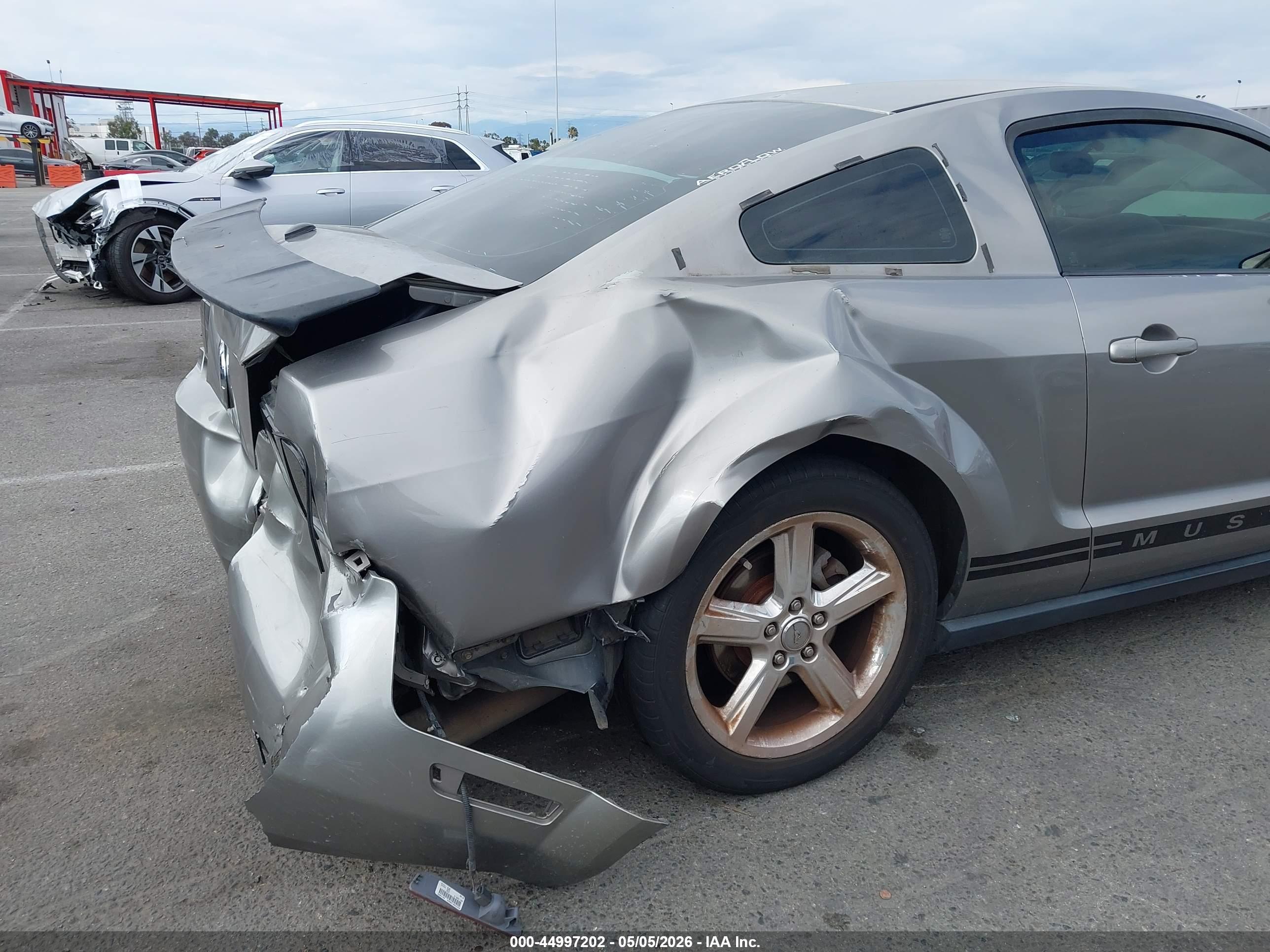 FORD MUSTANG image 6