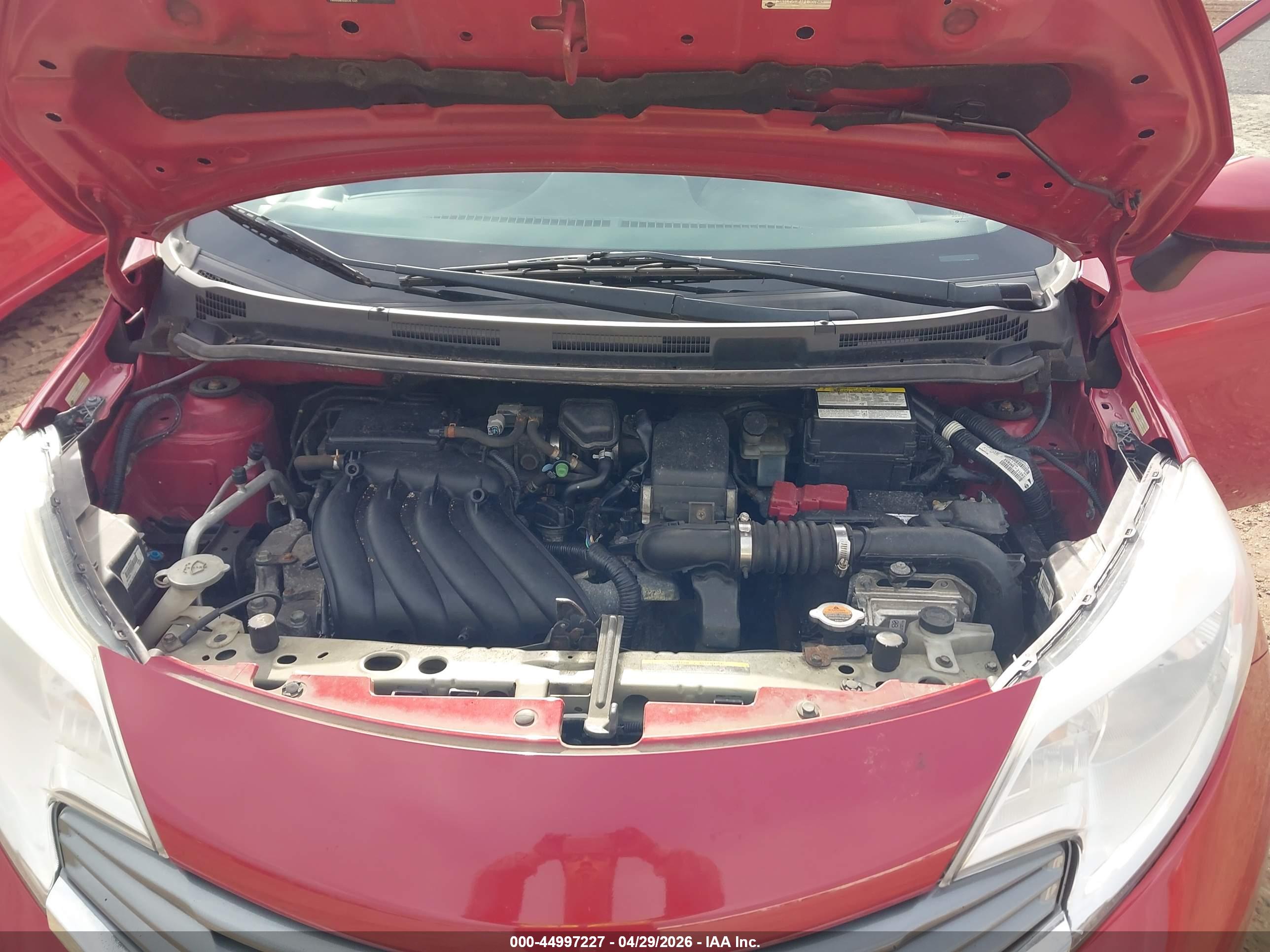 NISSAN VERSA image 10