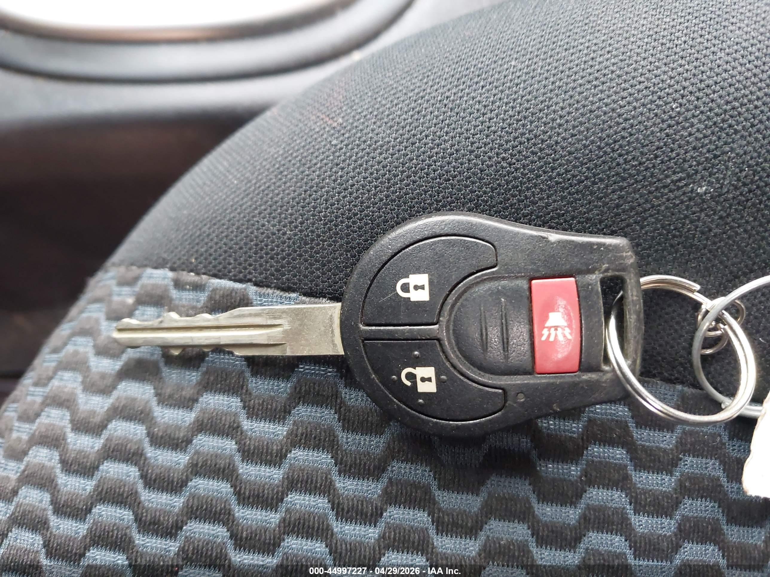 NISSAN VERSA image 11
