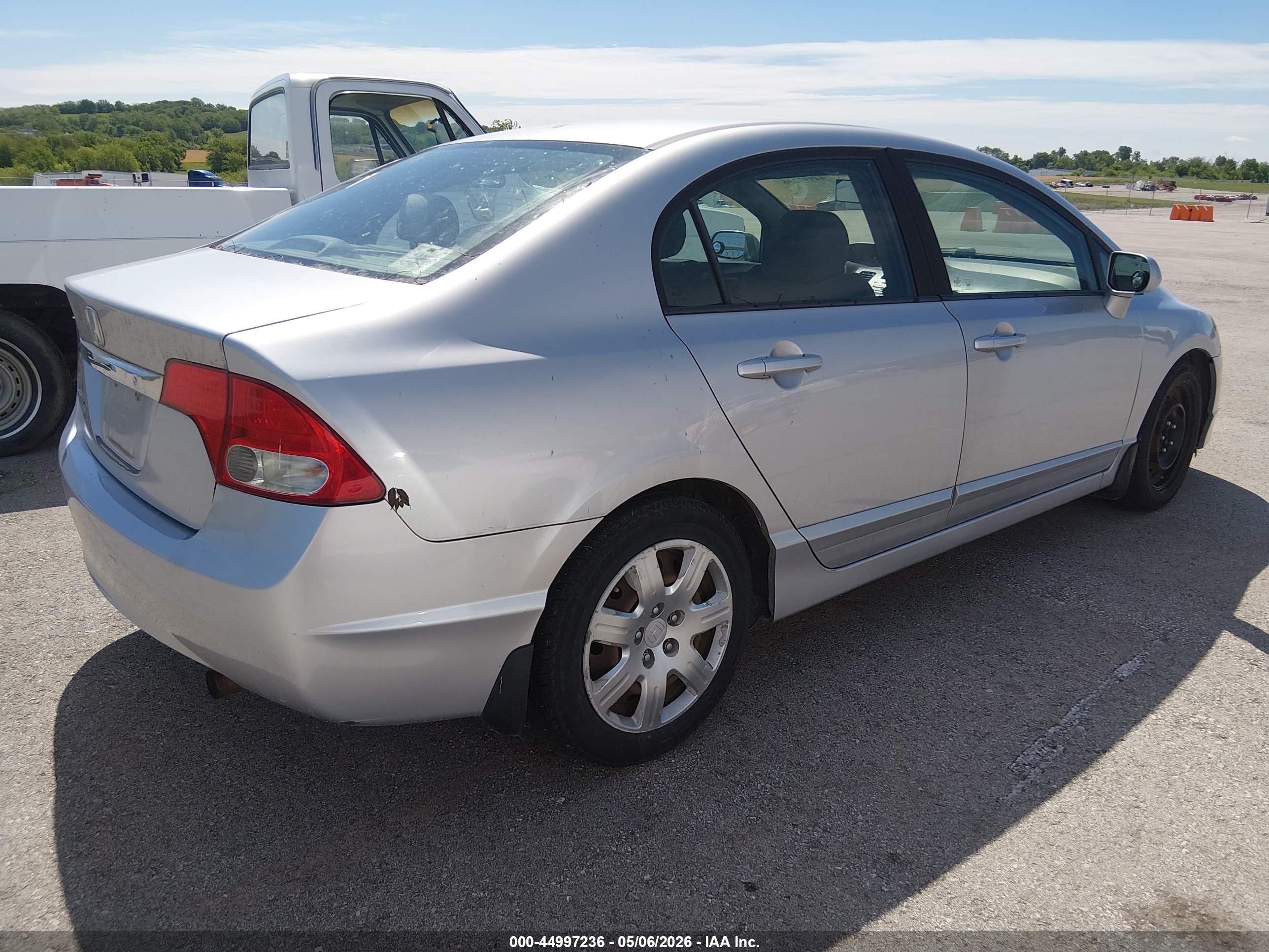 HONDA CIVIC image 4