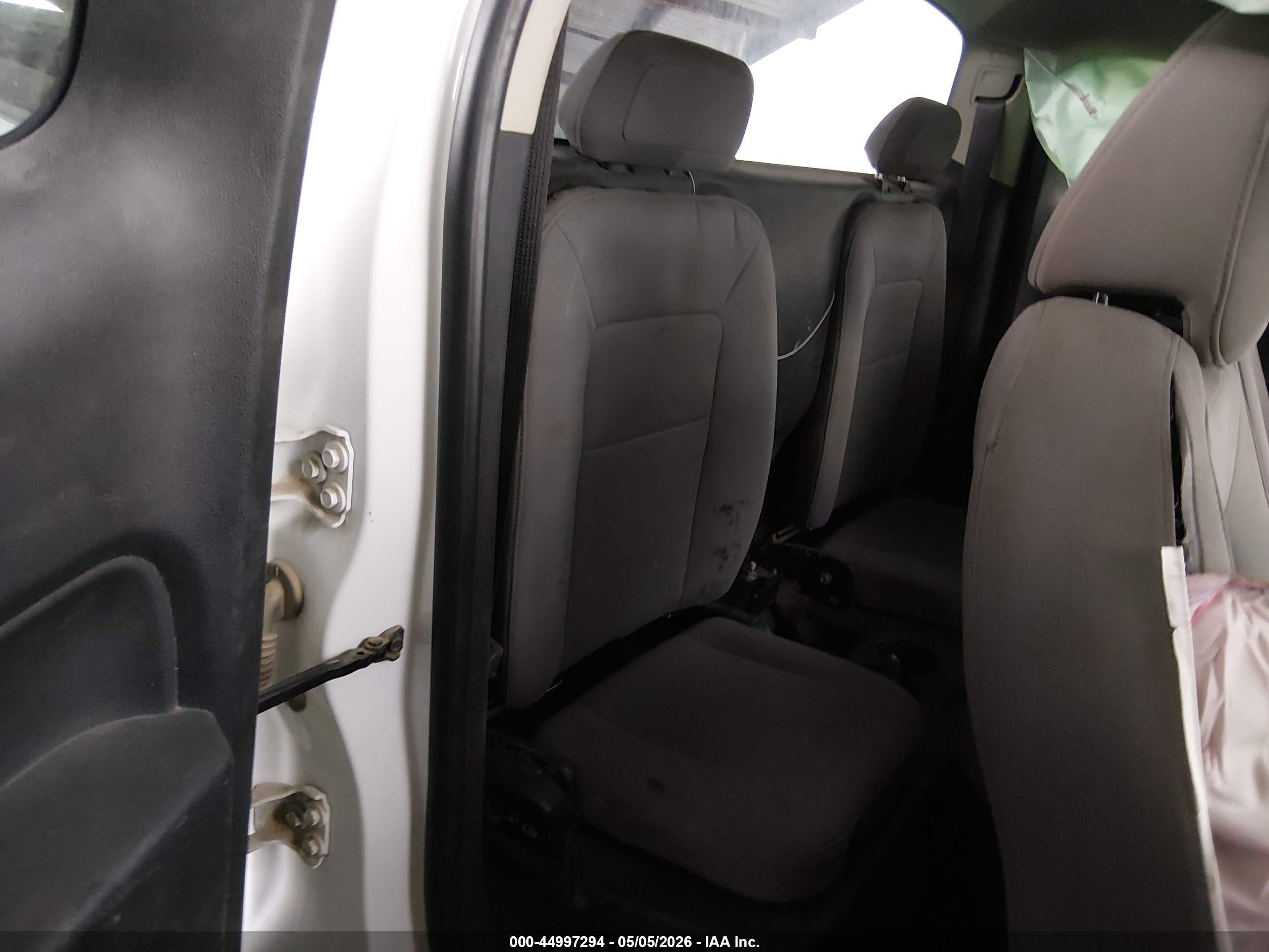 CHEVROLET COLORADO image 8