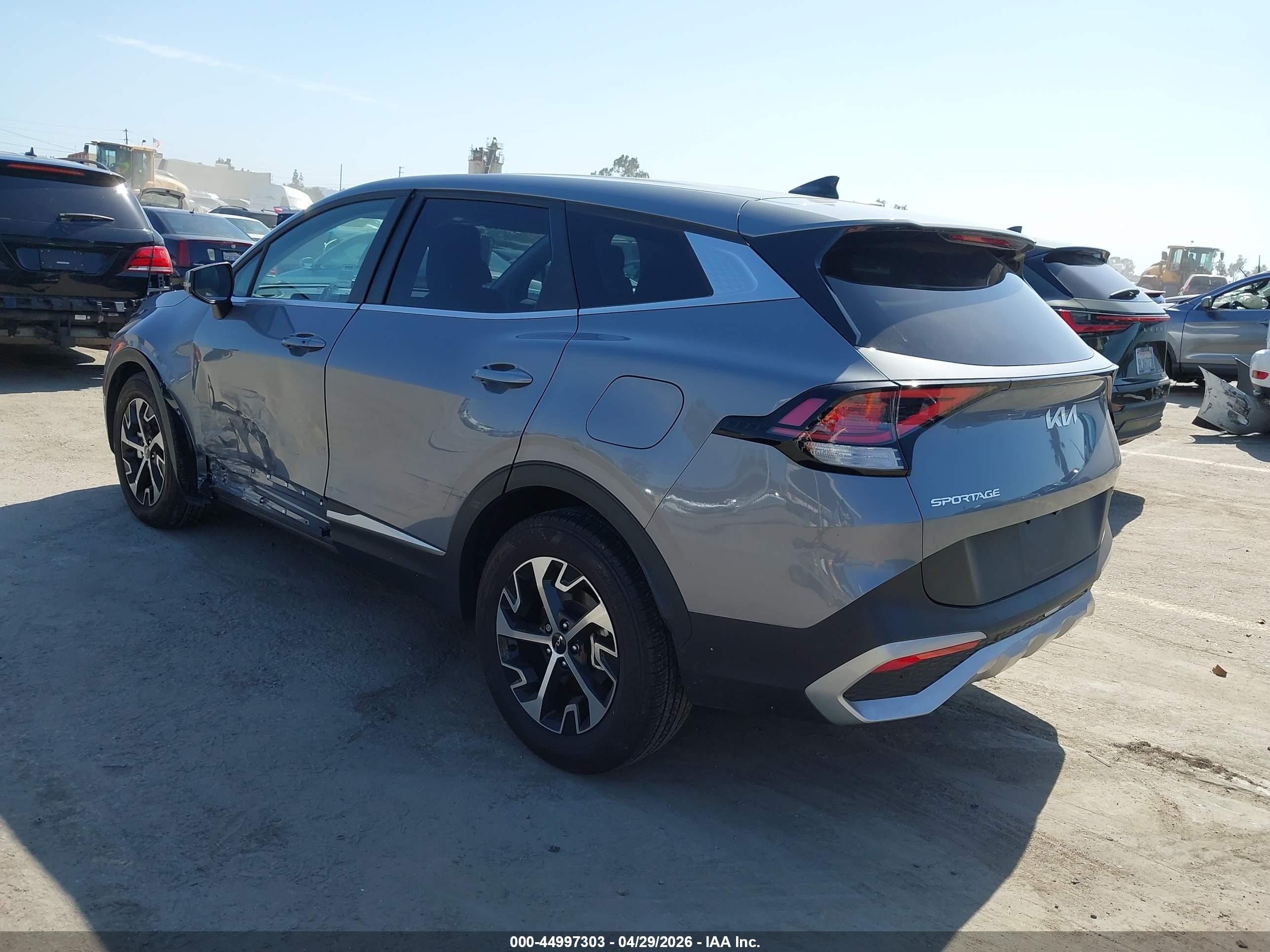 KIA SPORTAGE image 3