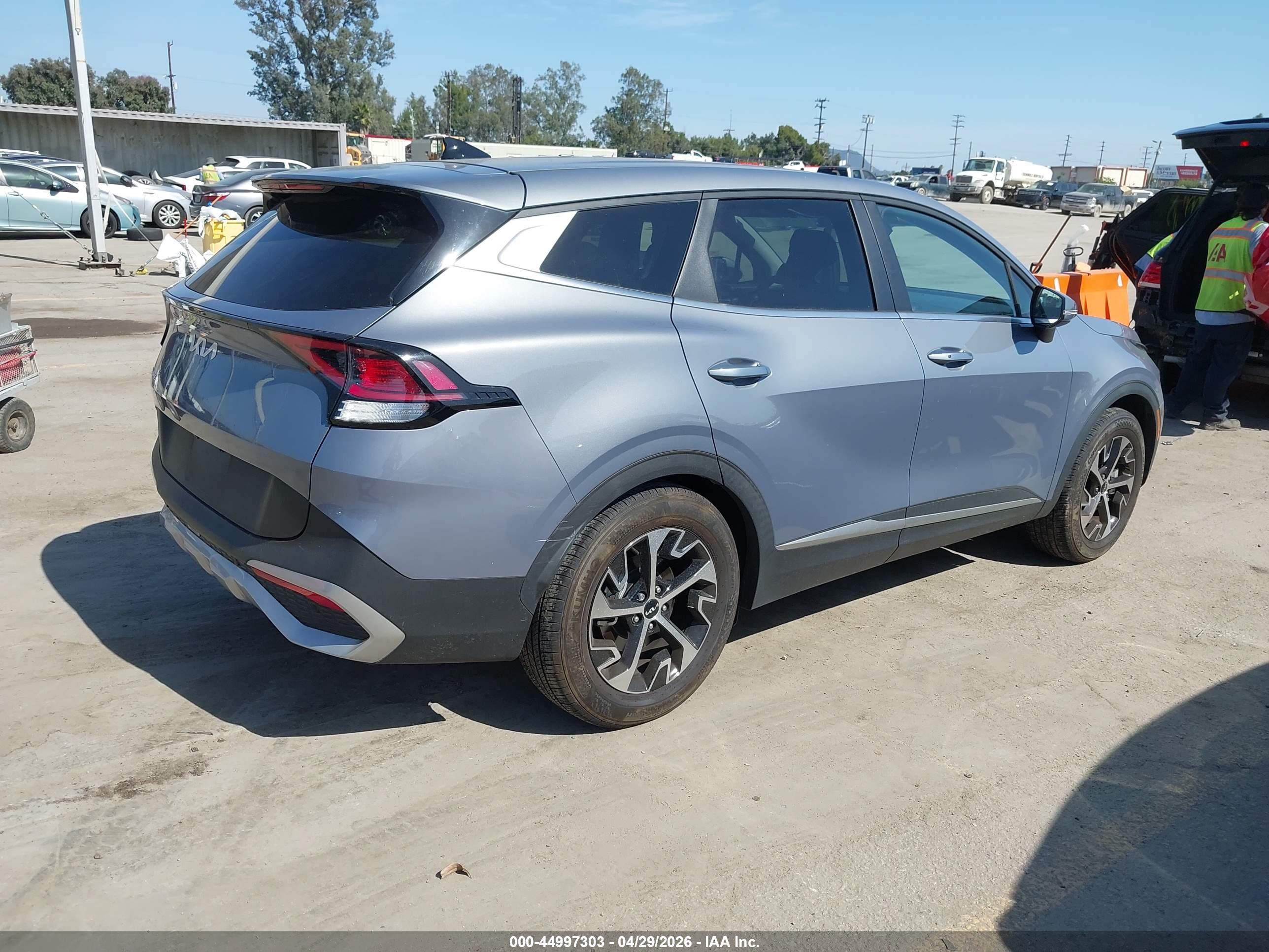 KIA SPORTAGE image 4