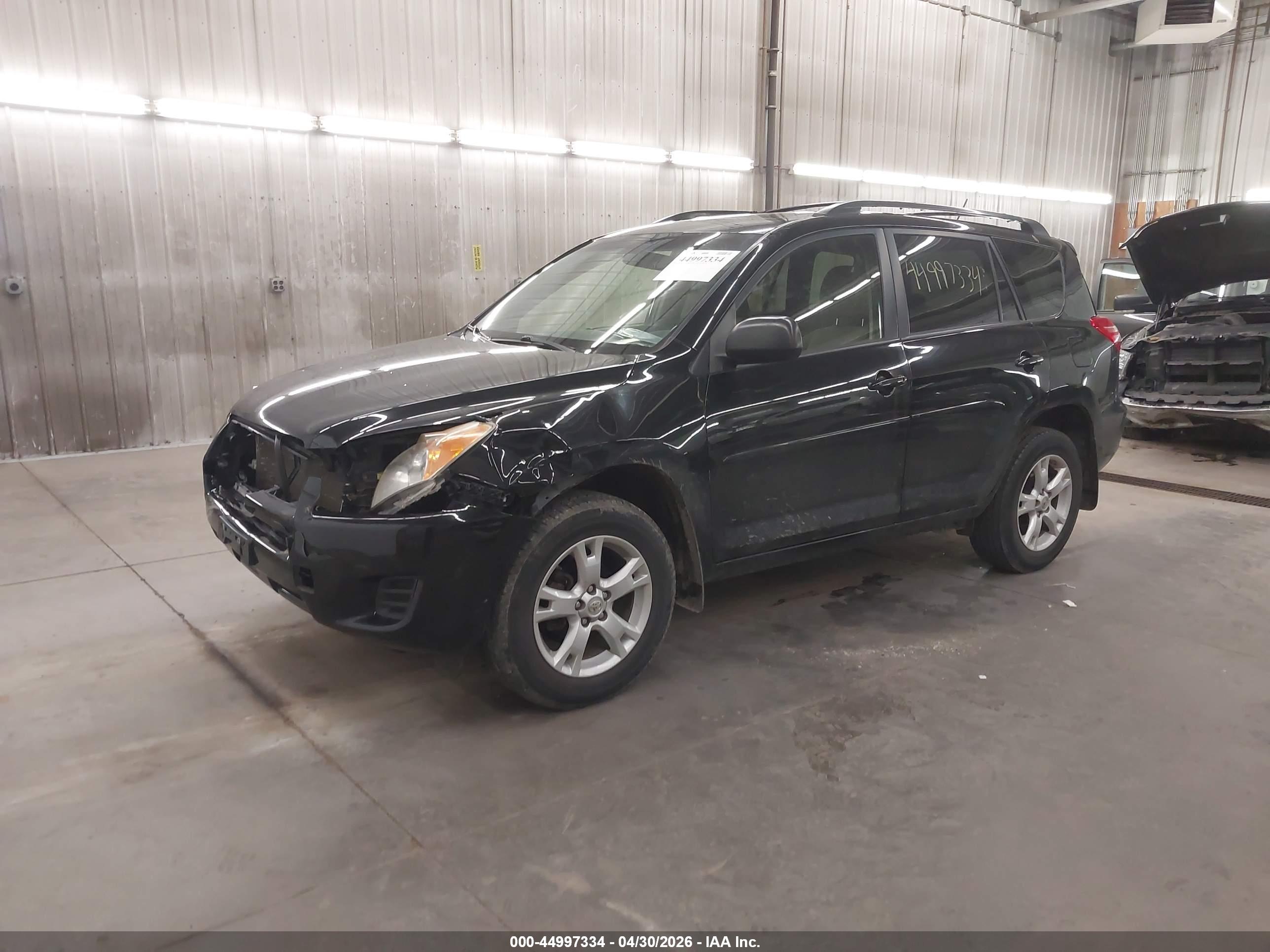 TOYOTA RAV4 image 2