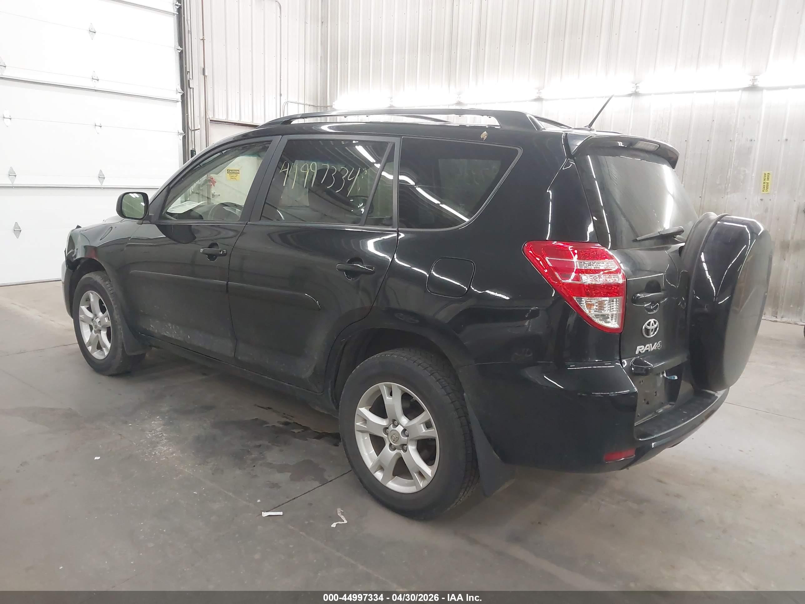 TOYOTA RAV4 image 3