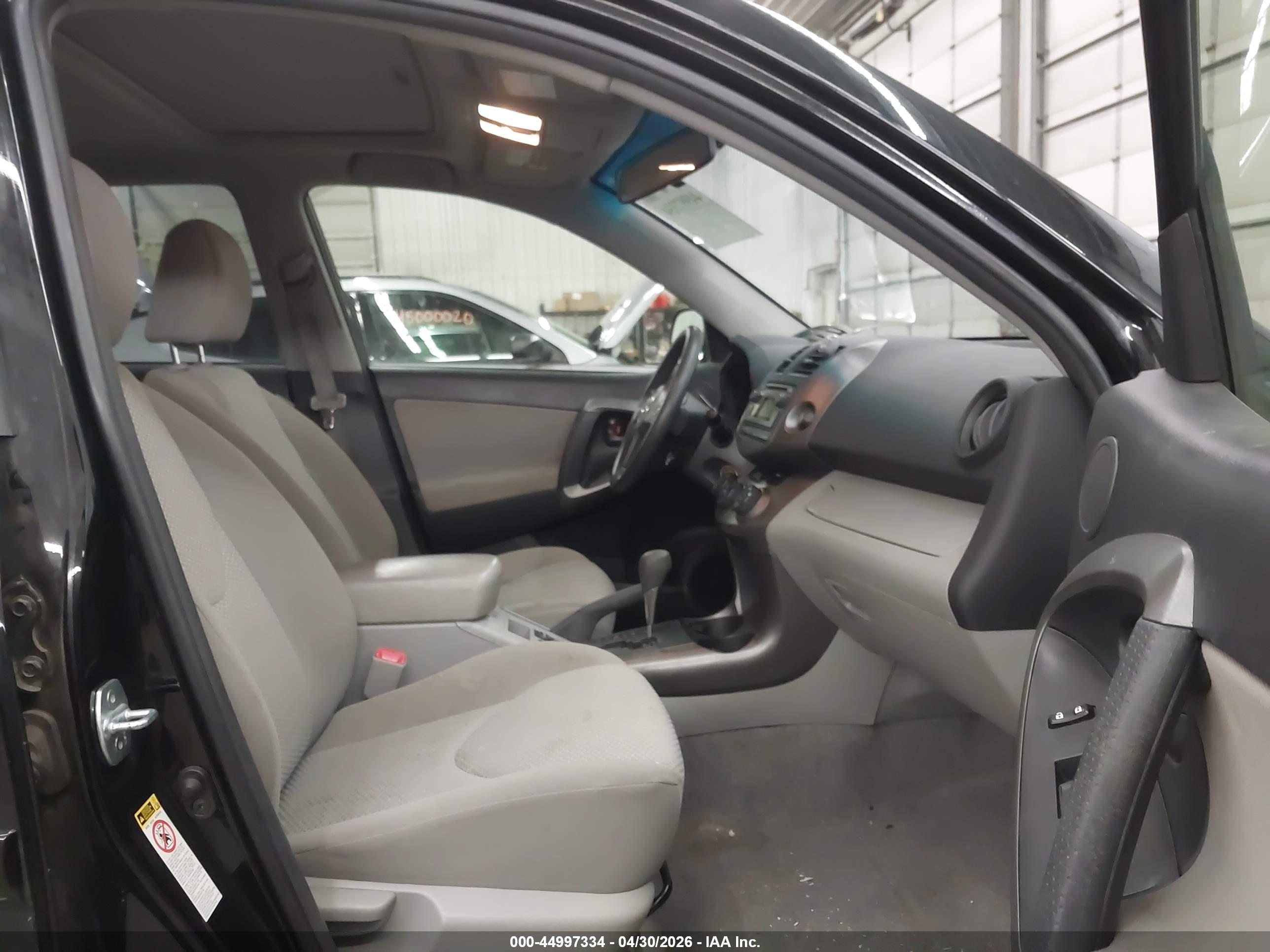 TOYOTA RAV4 image 5