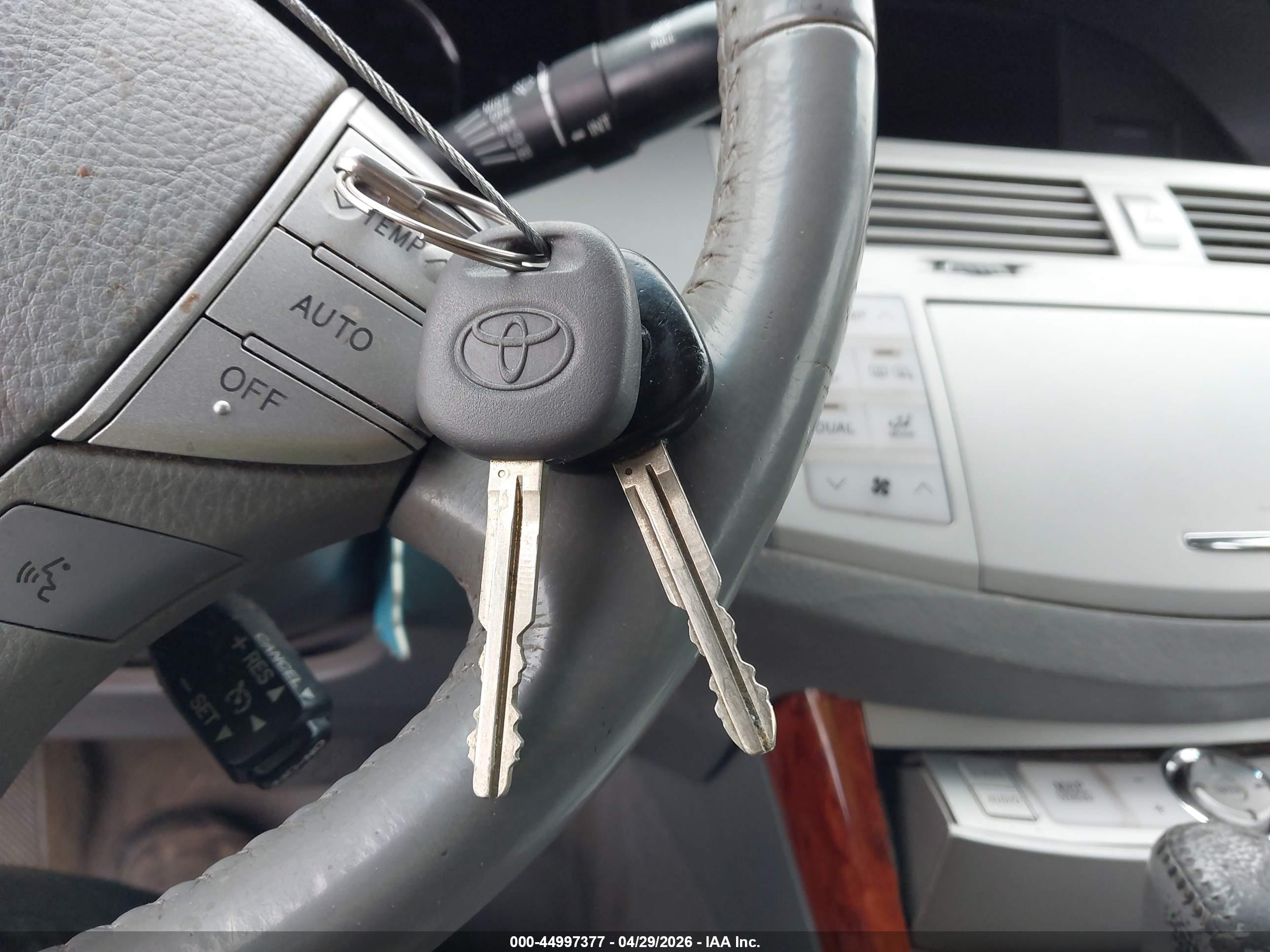 TOYOTA AVALON image 11