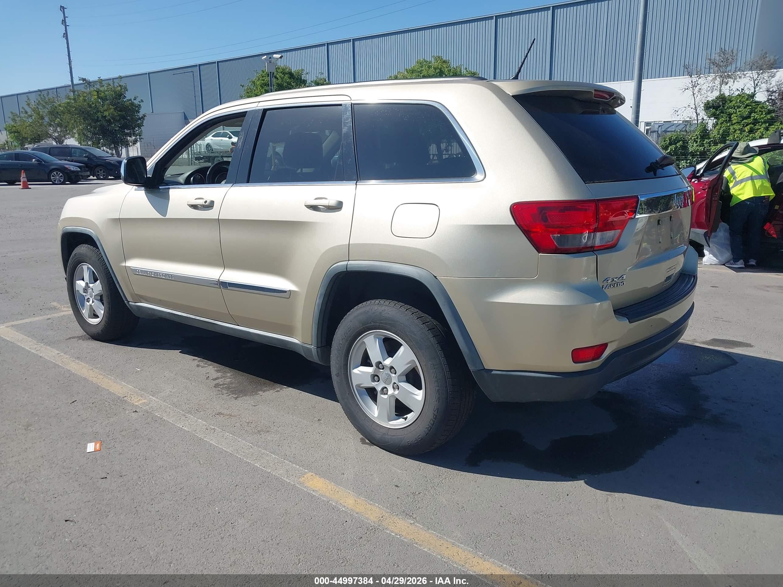 JEEP GRAND image 3