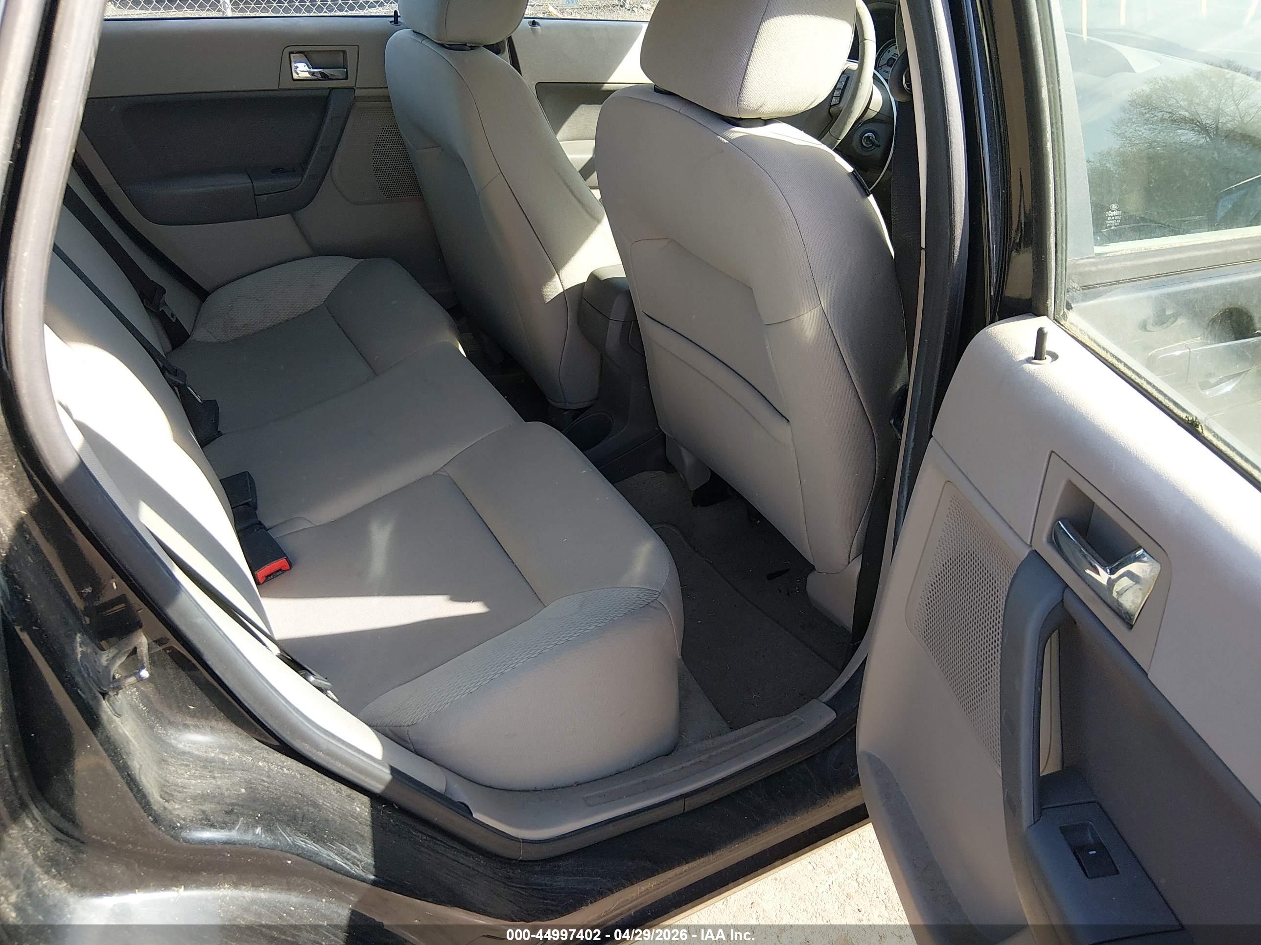 FORD FOCUS image 8
