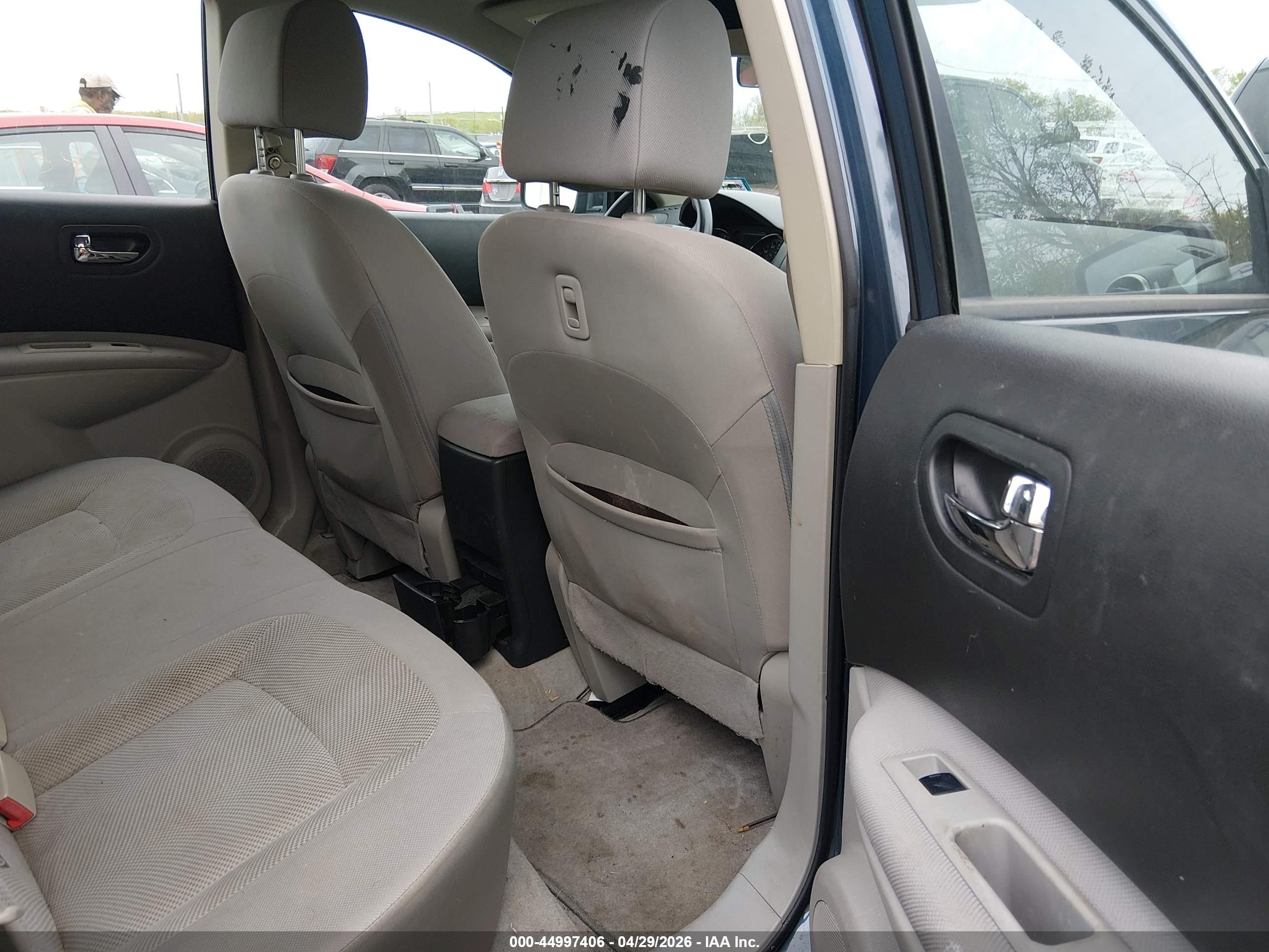 NISSAN ROGUE image 8