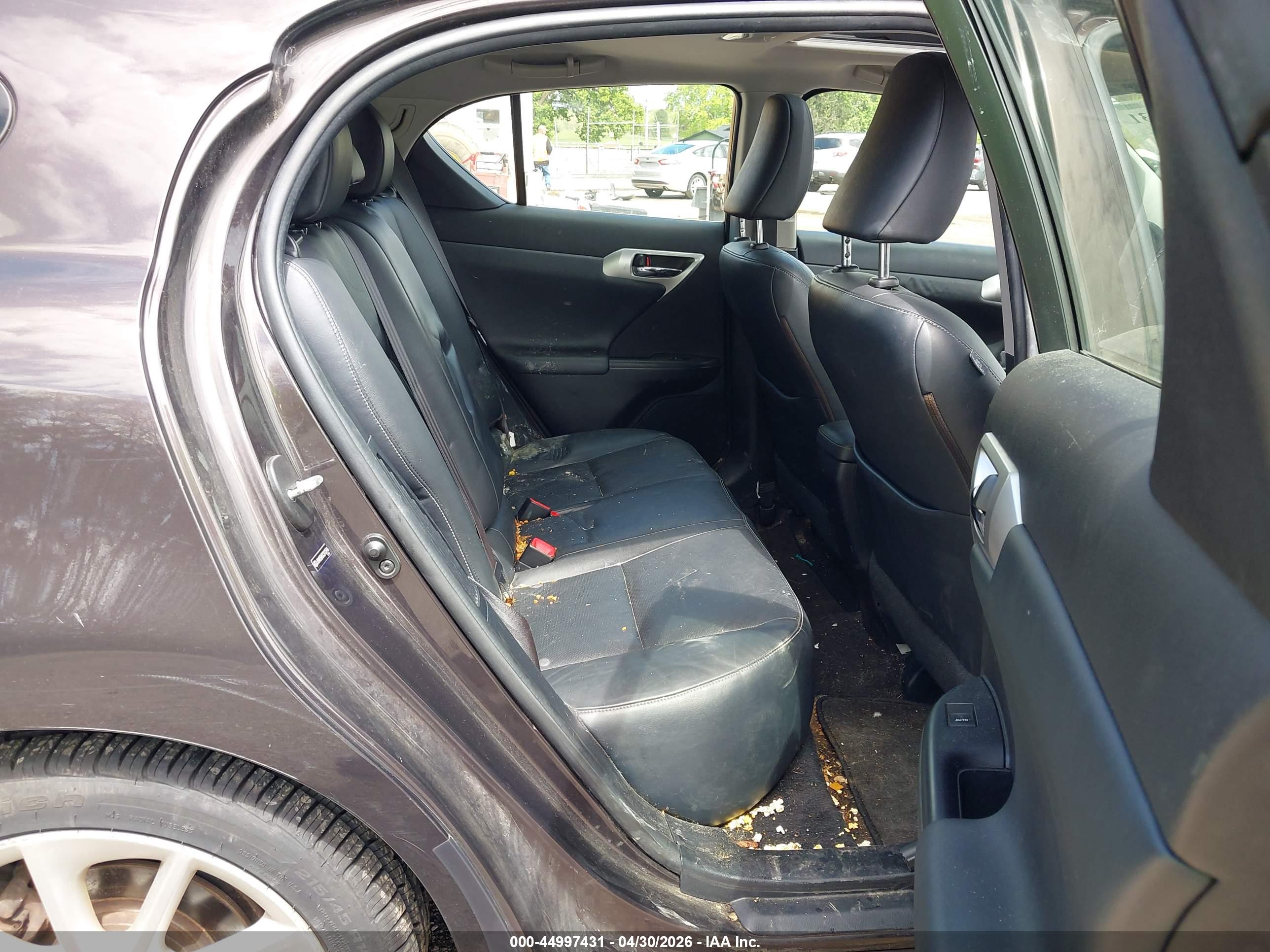 LEXUS CT image 8