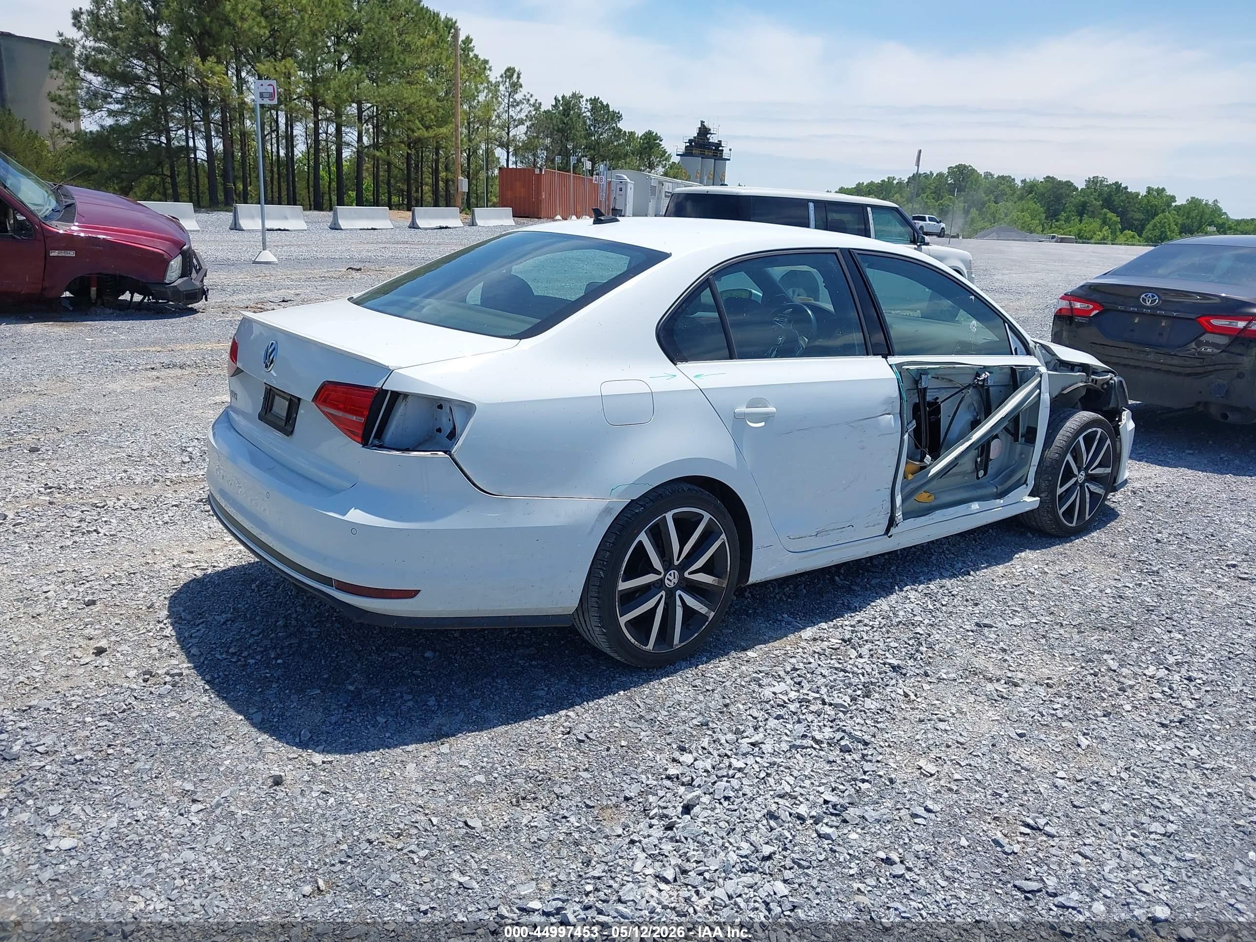 VOLKSWAGEN JETTA image 4