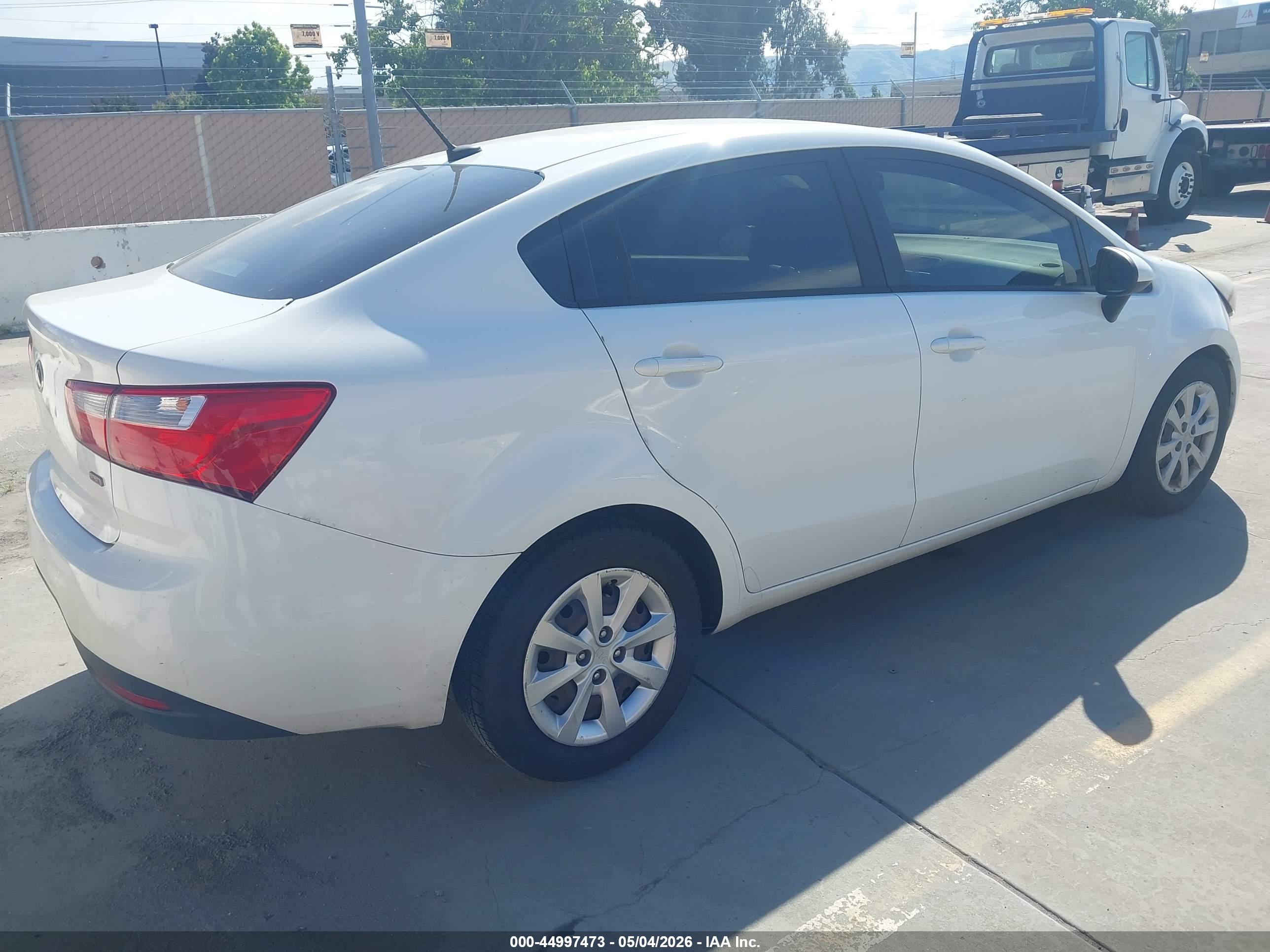 KIA RIO image 4