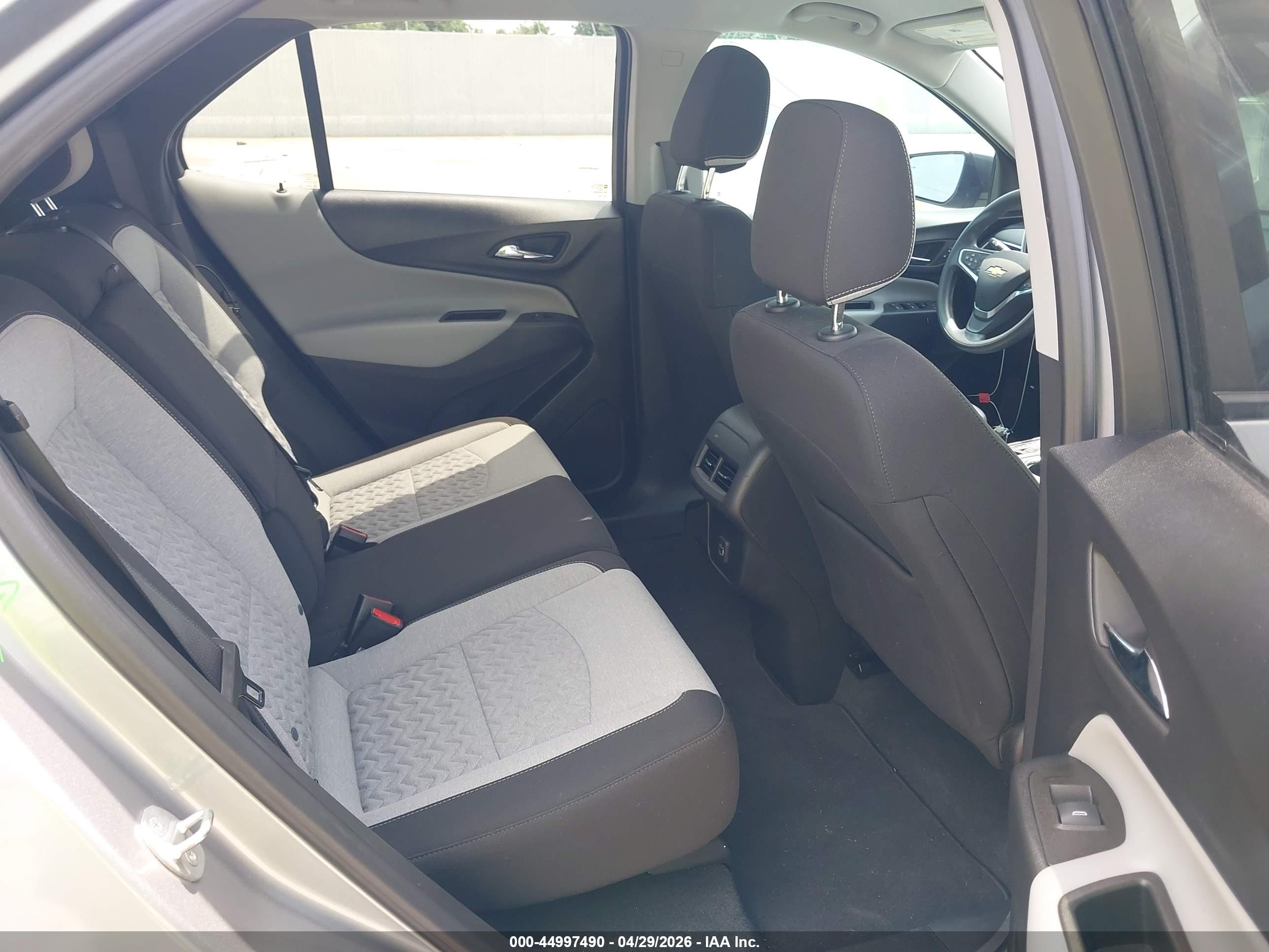CHEVROLET EQUINOX image 8