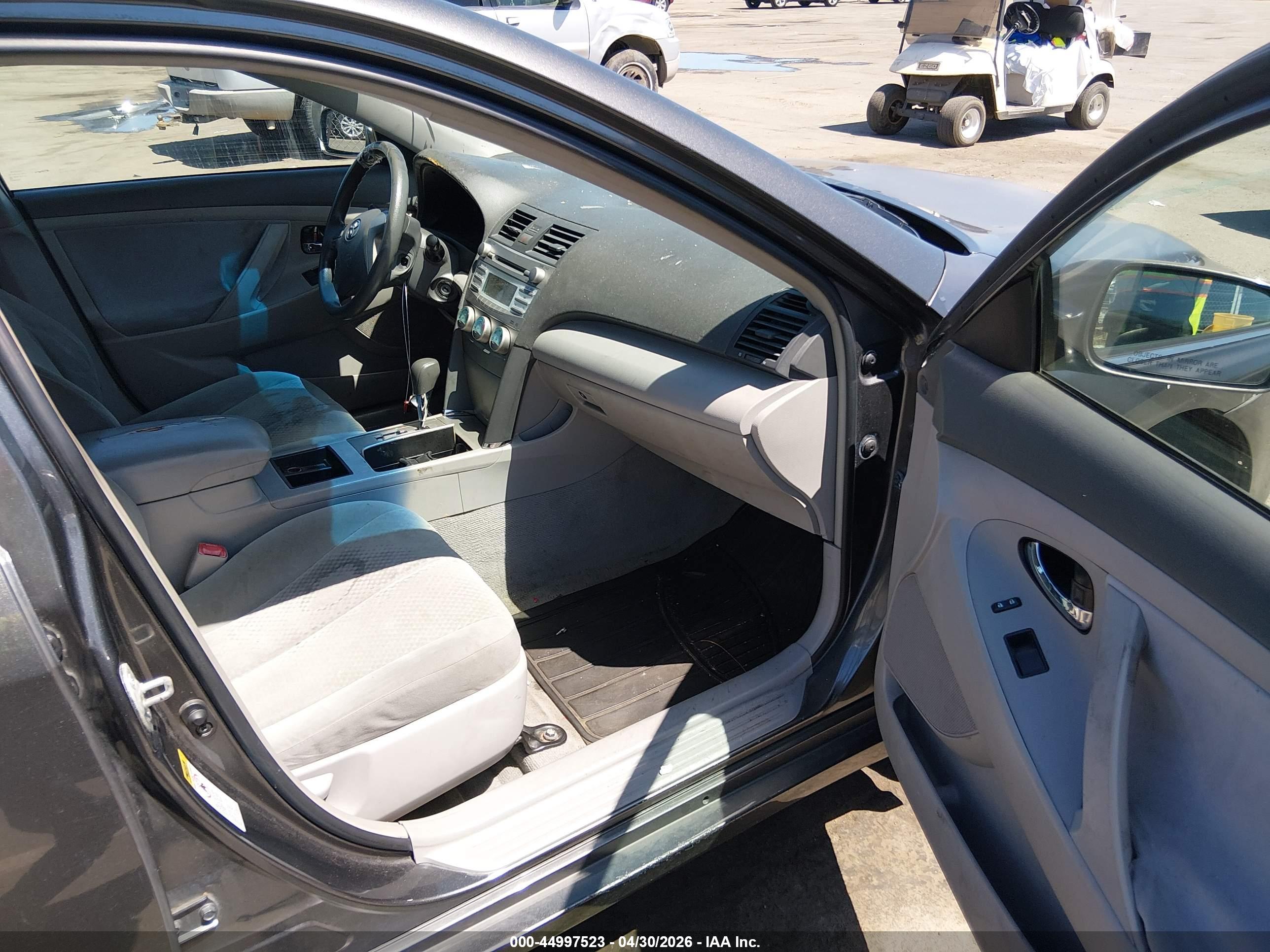 TOYOTA CAMRY image 5