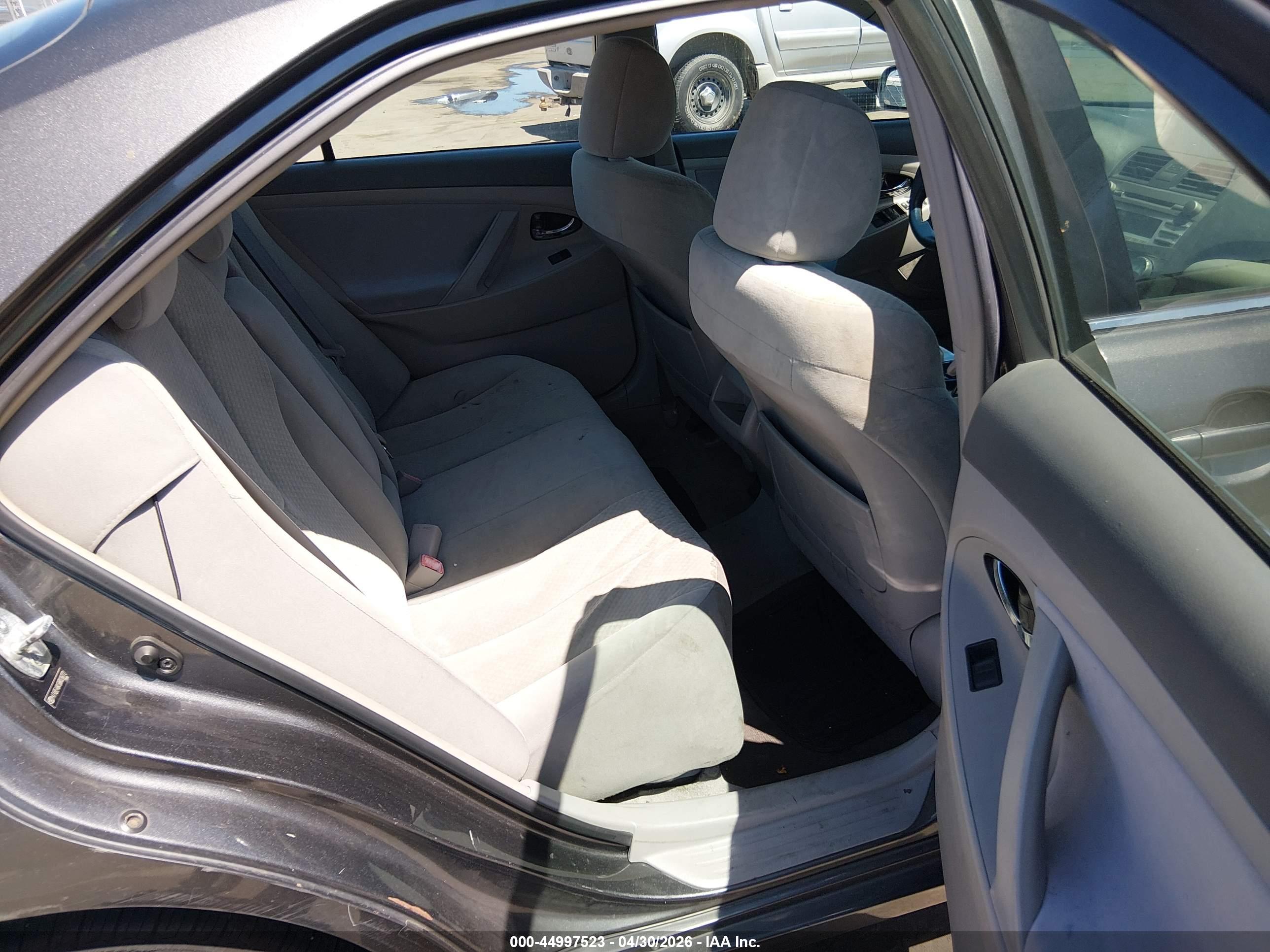 TOYOTA CAMRY image 8