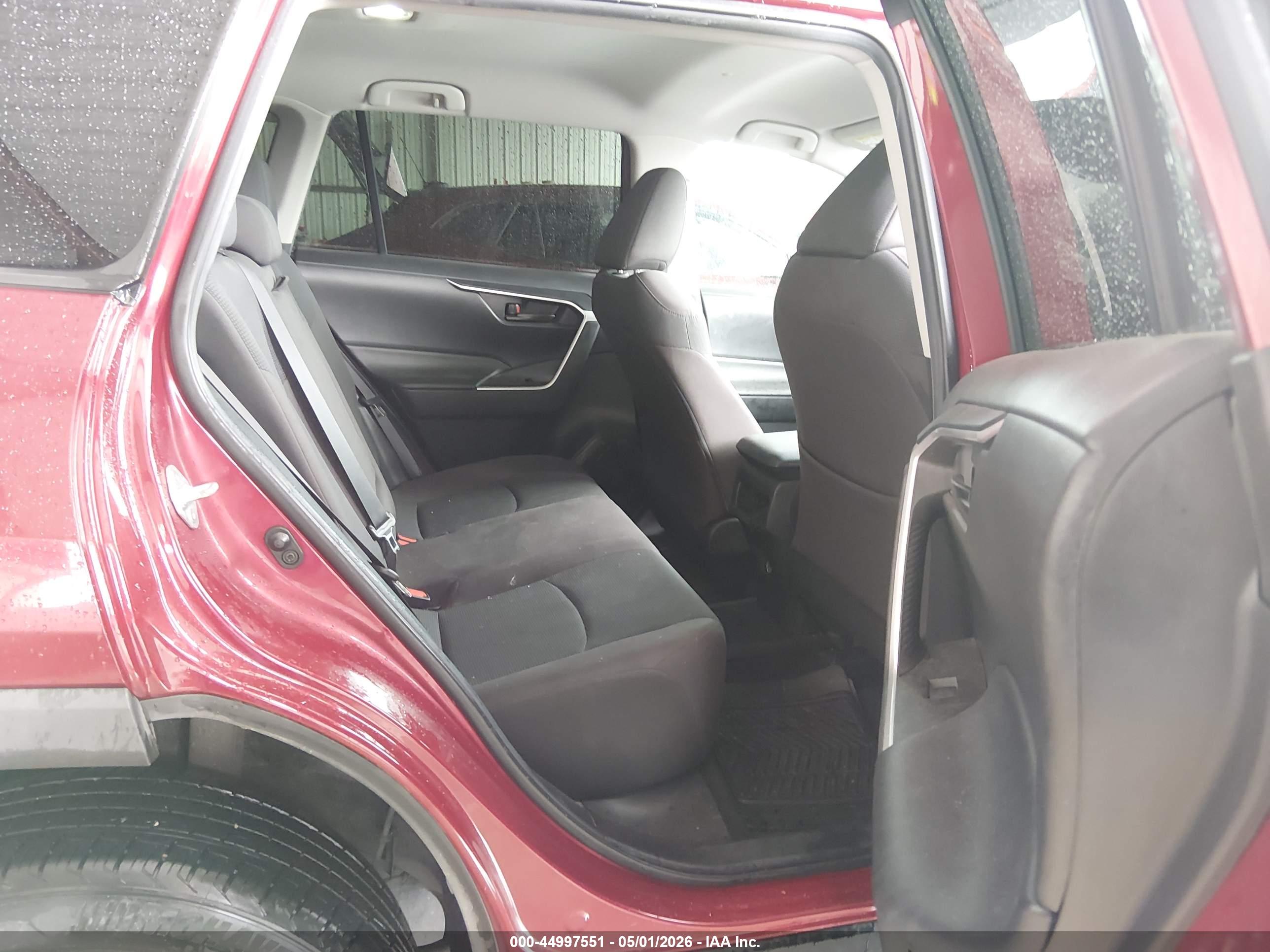 TOYOTA RAV4 image 8
