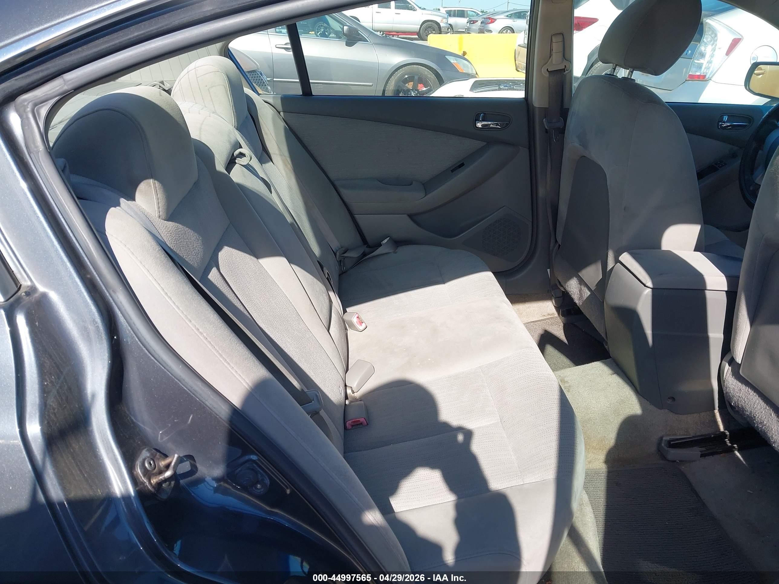 NISSAN ALTIMA image 8