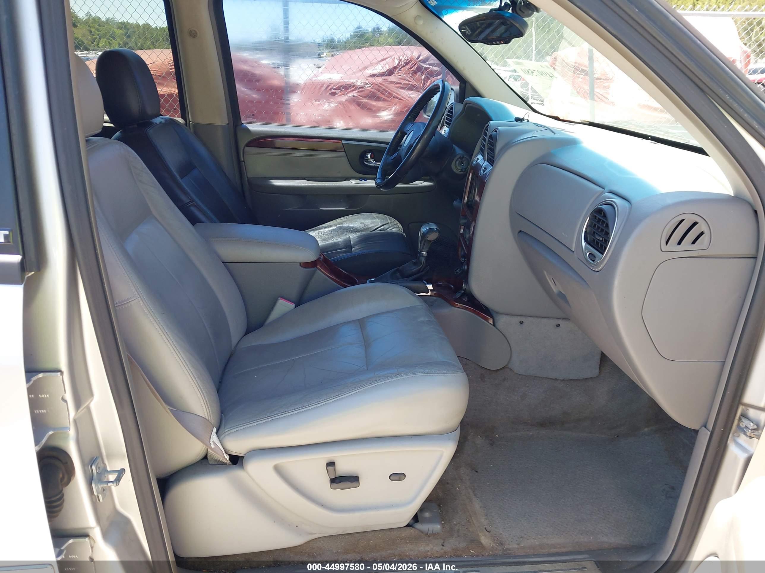 GMC ENVOY image 5