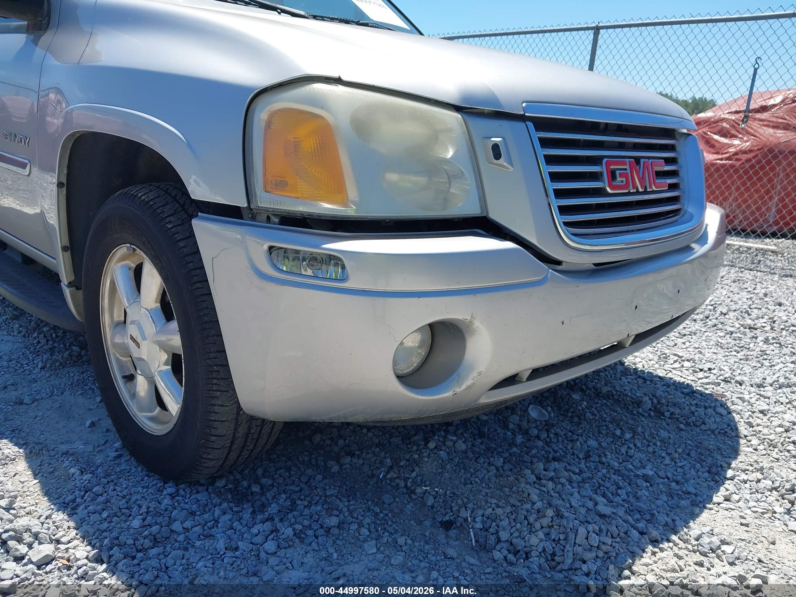 GMC ENVOY image 6