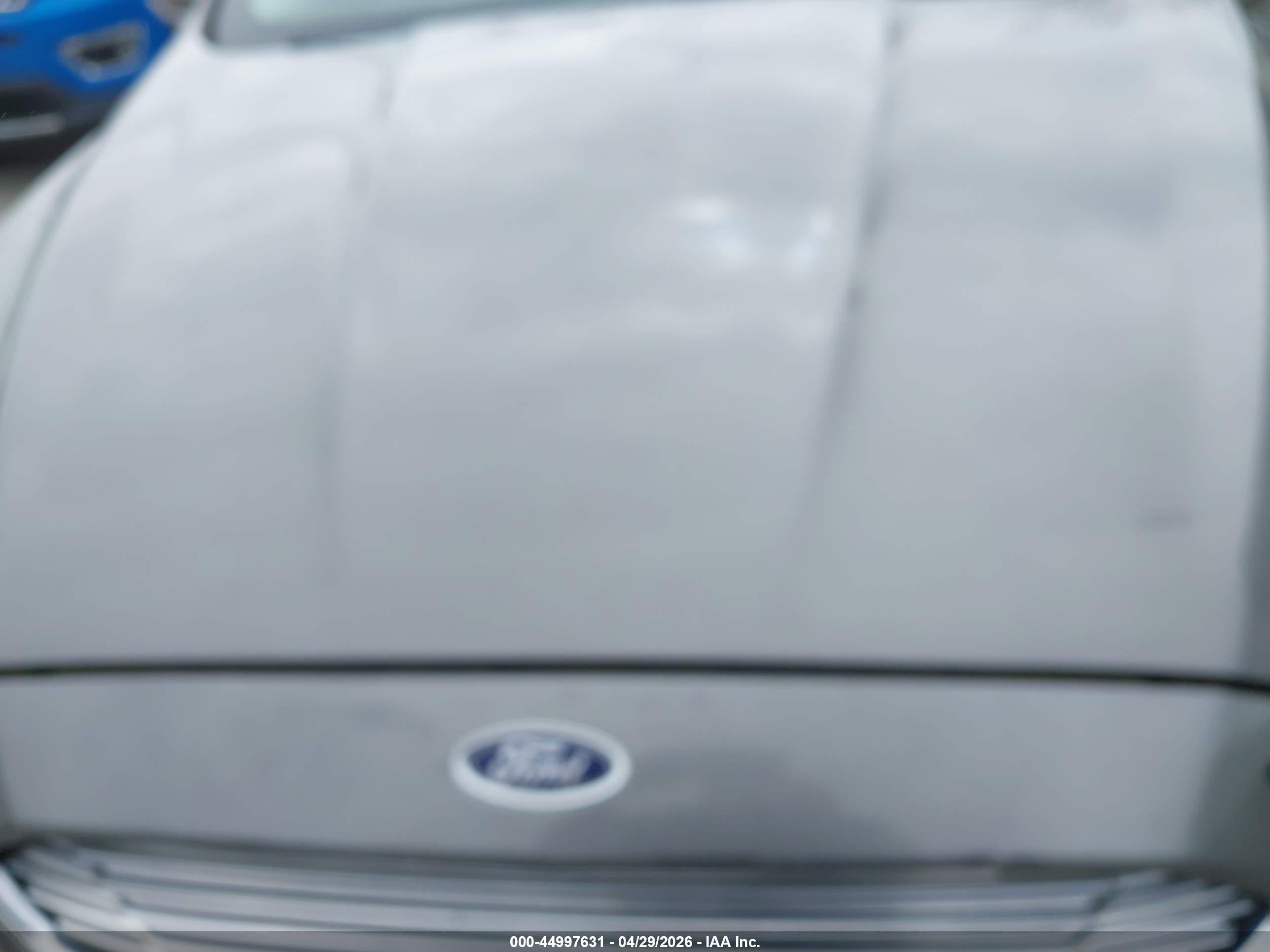 FORD FUSION image 10