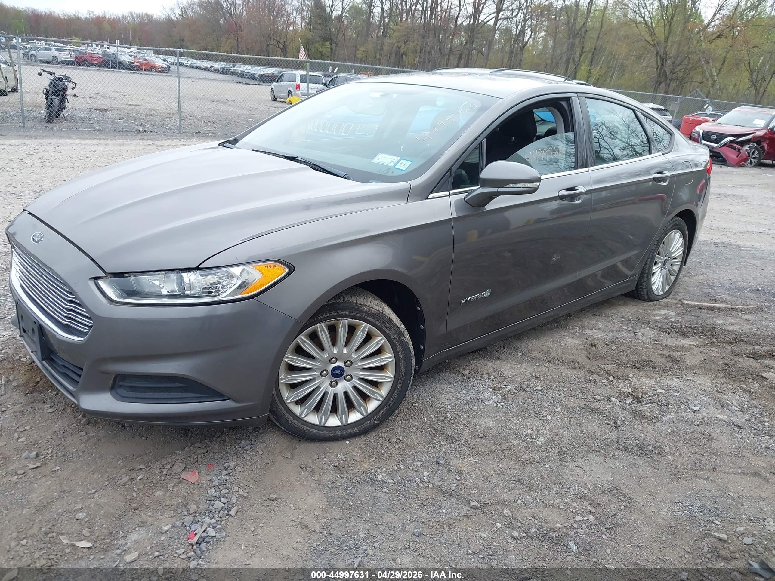 FORD FUSION image 2