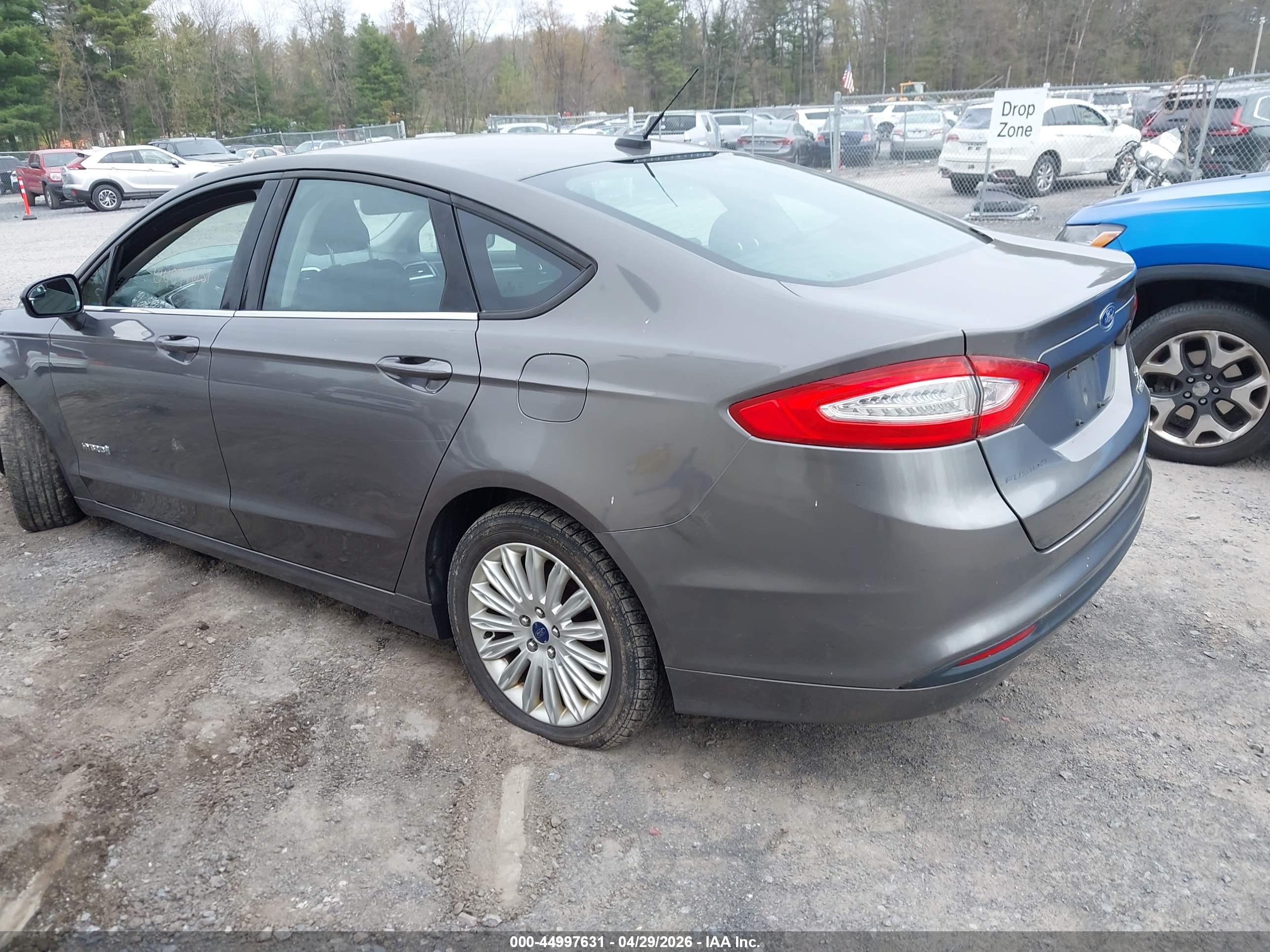 FORD FUSION image 3