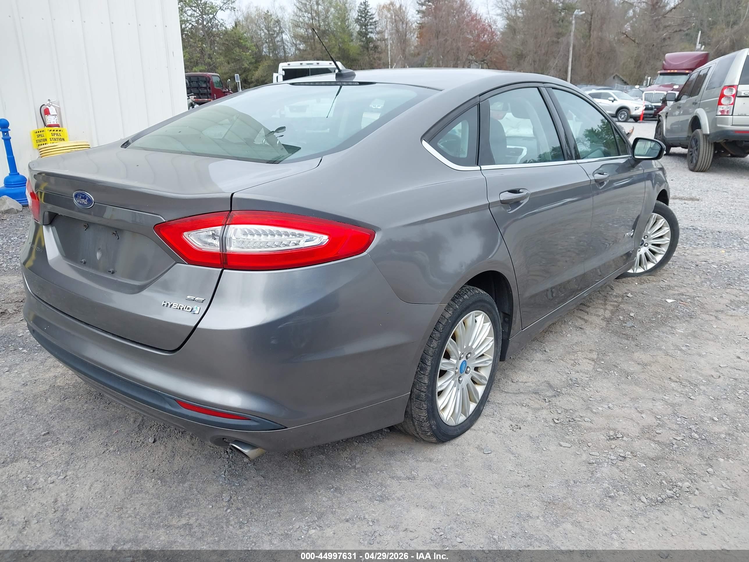 FORD FUSION image 4