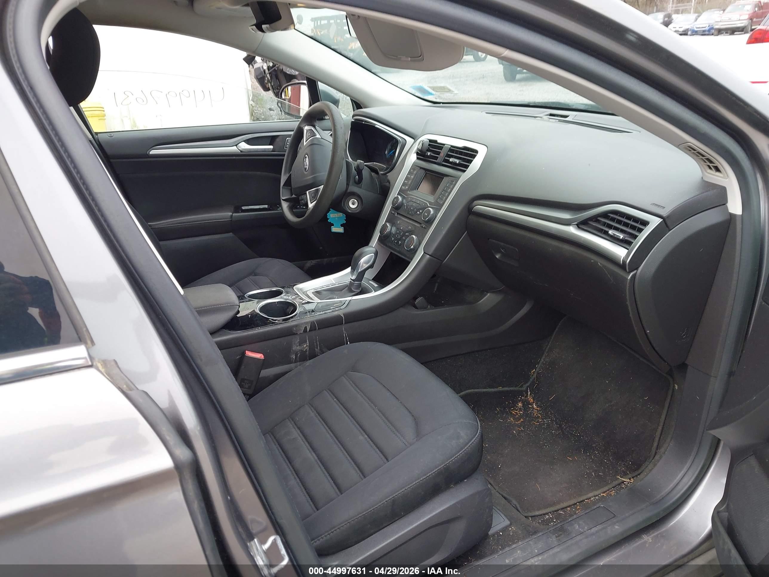 FORD FUSION image 5