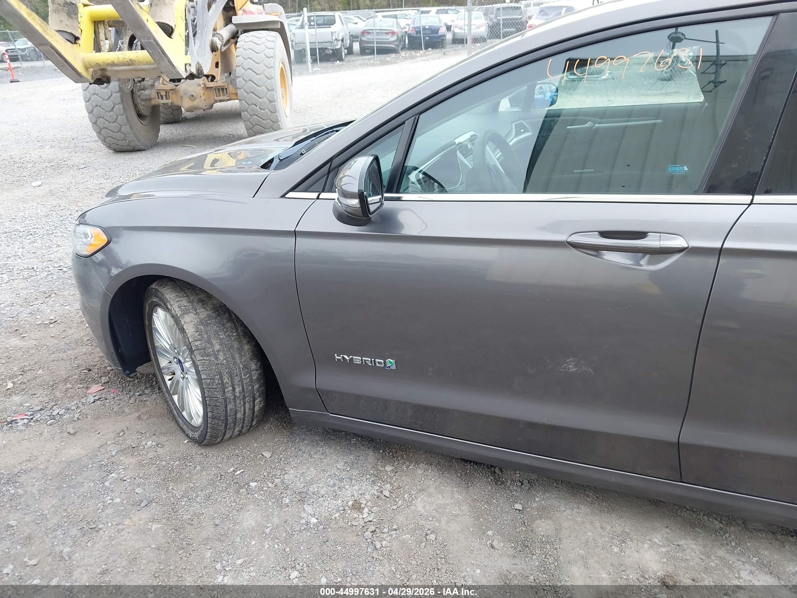 FORD FUSION image 6