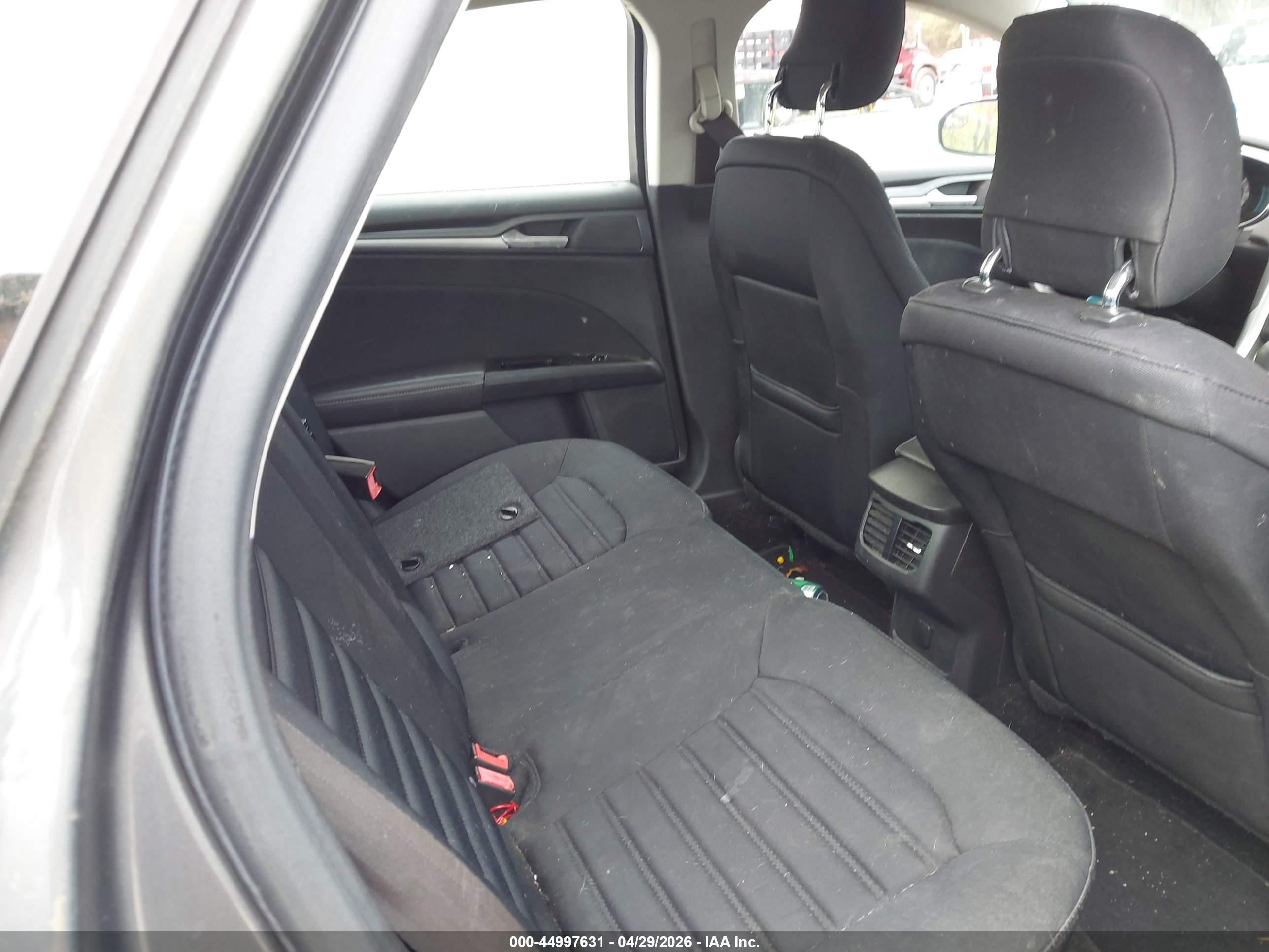 FORD FUSION image 8