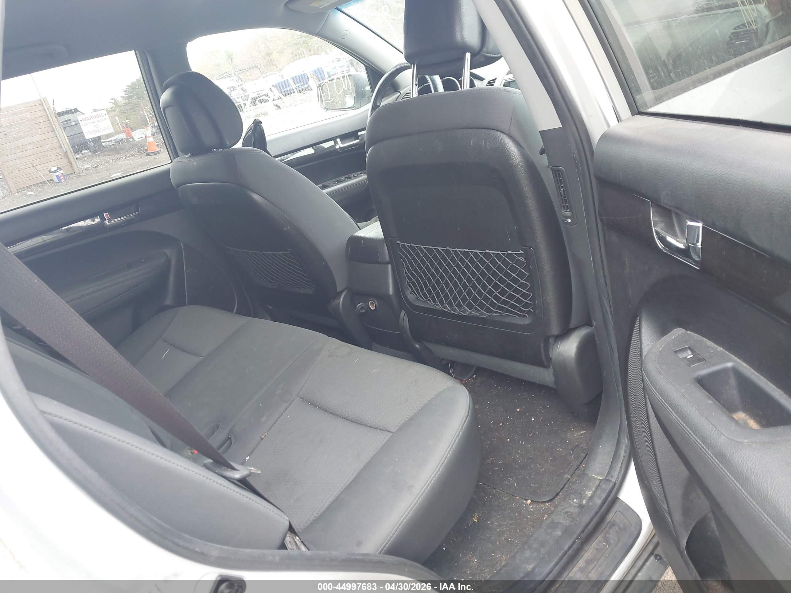 KIA SORENTO image 8