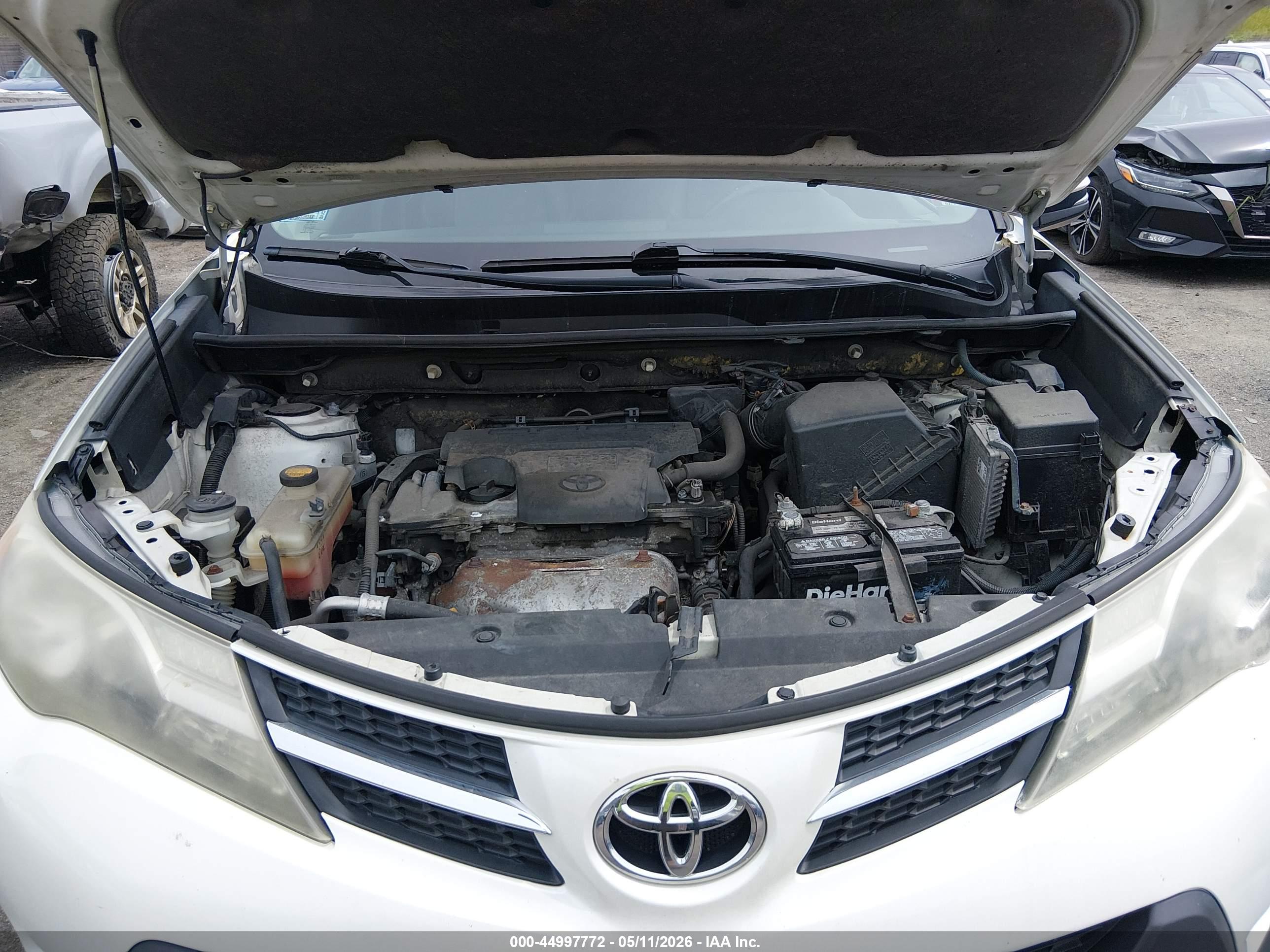 TOYOTA RAV4 image 10