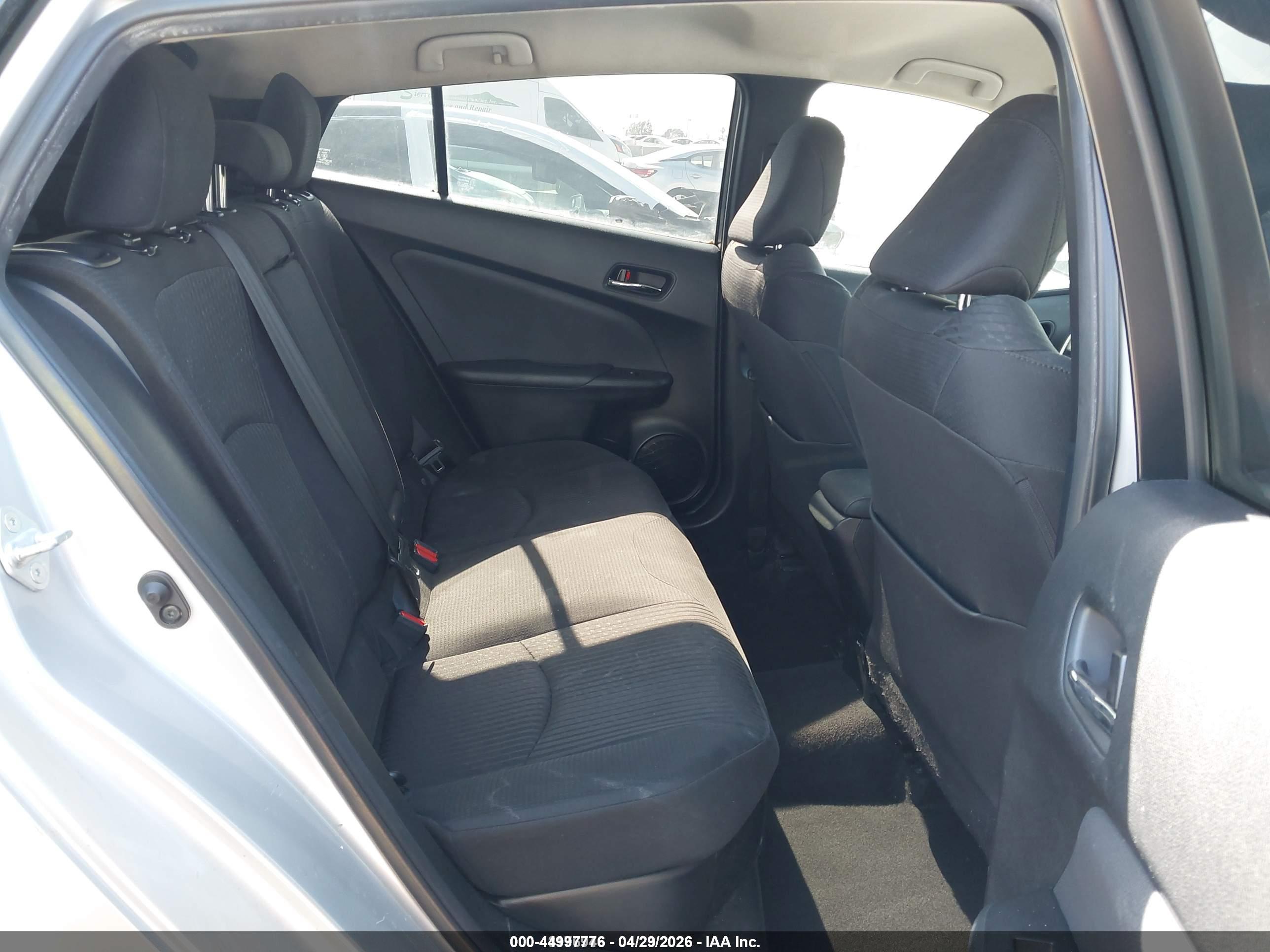 TOYOTA PRIUS image 8